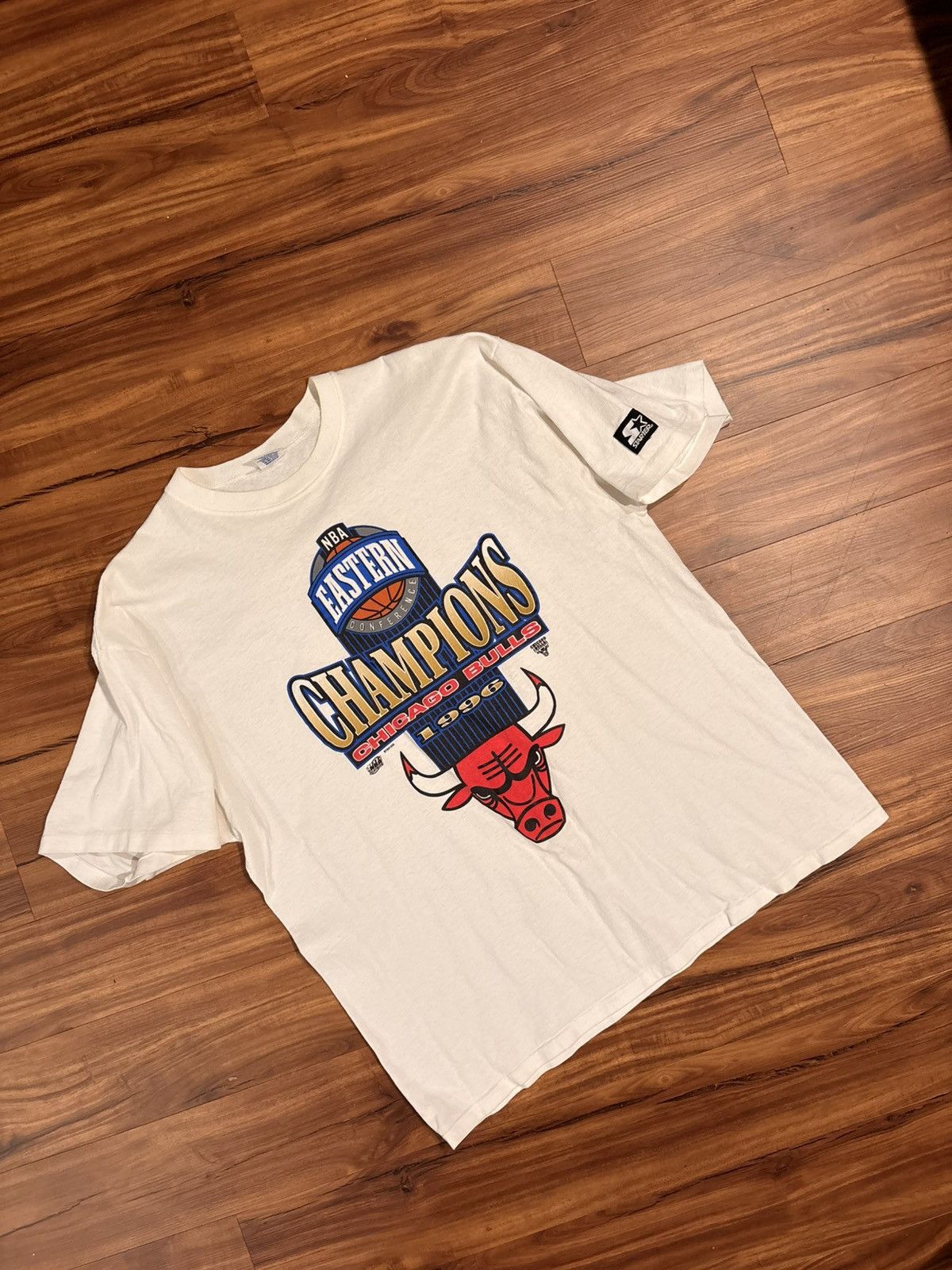 Starter 1996 Vintage Bulls Tee Size US XL / EU 56 / 4 - 1 Thumbnail