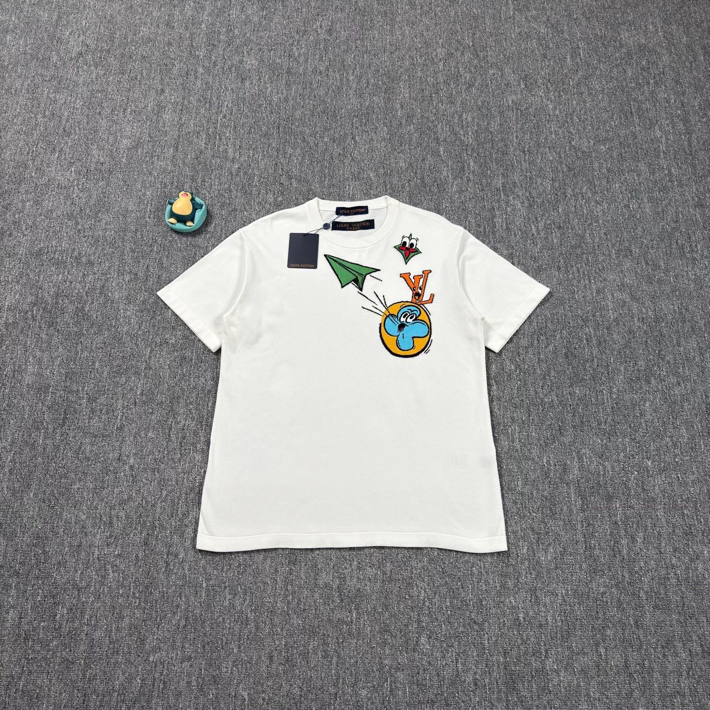 Louis Vuitton LV White Cartoon Airplane Logo Knit Tee Size US M / EU 48-50 / 2 - 1 Thumbnail