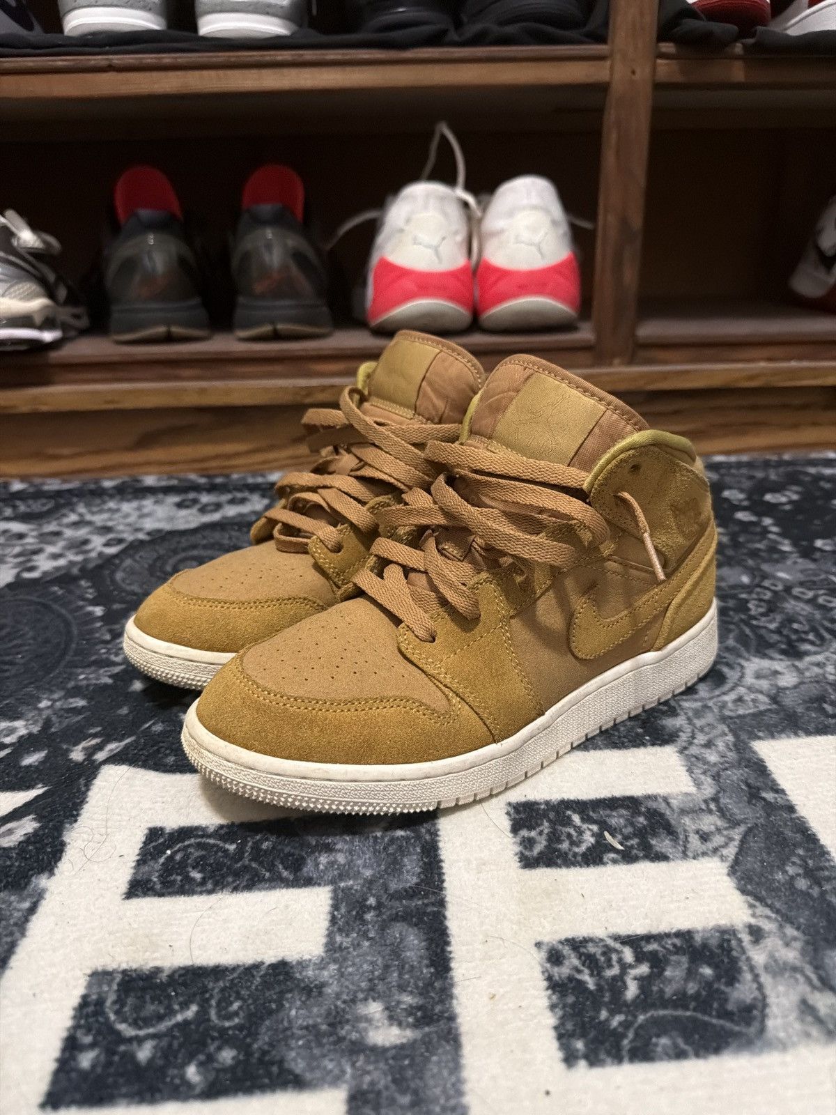 Jordan Brand Air Jordan 1 Retro Mid "Golden Harvest/Sail" Size US 5 / EU 37 - 1 Thumbnail