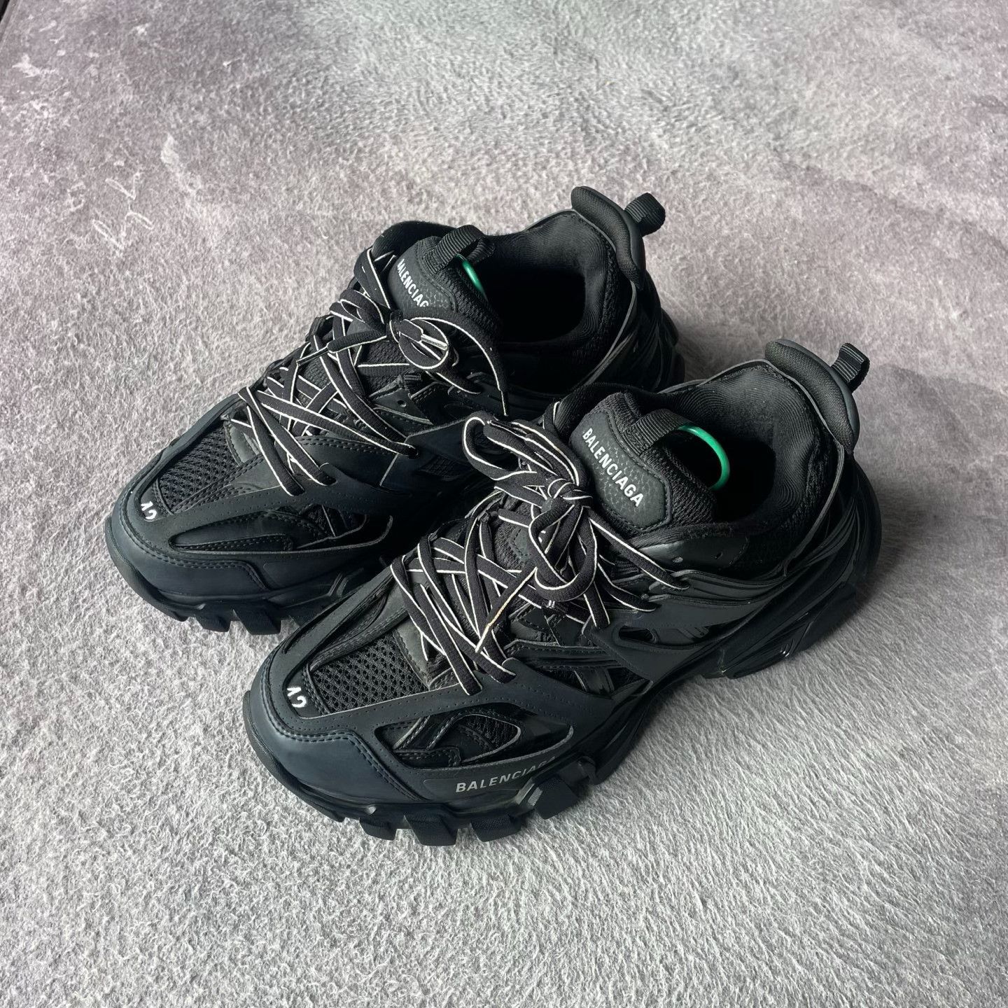 Balenciaga Balenciaga Black Lowtop Sneakers 42 Men Size US 9 / EU 42 - 1 Thumbnail