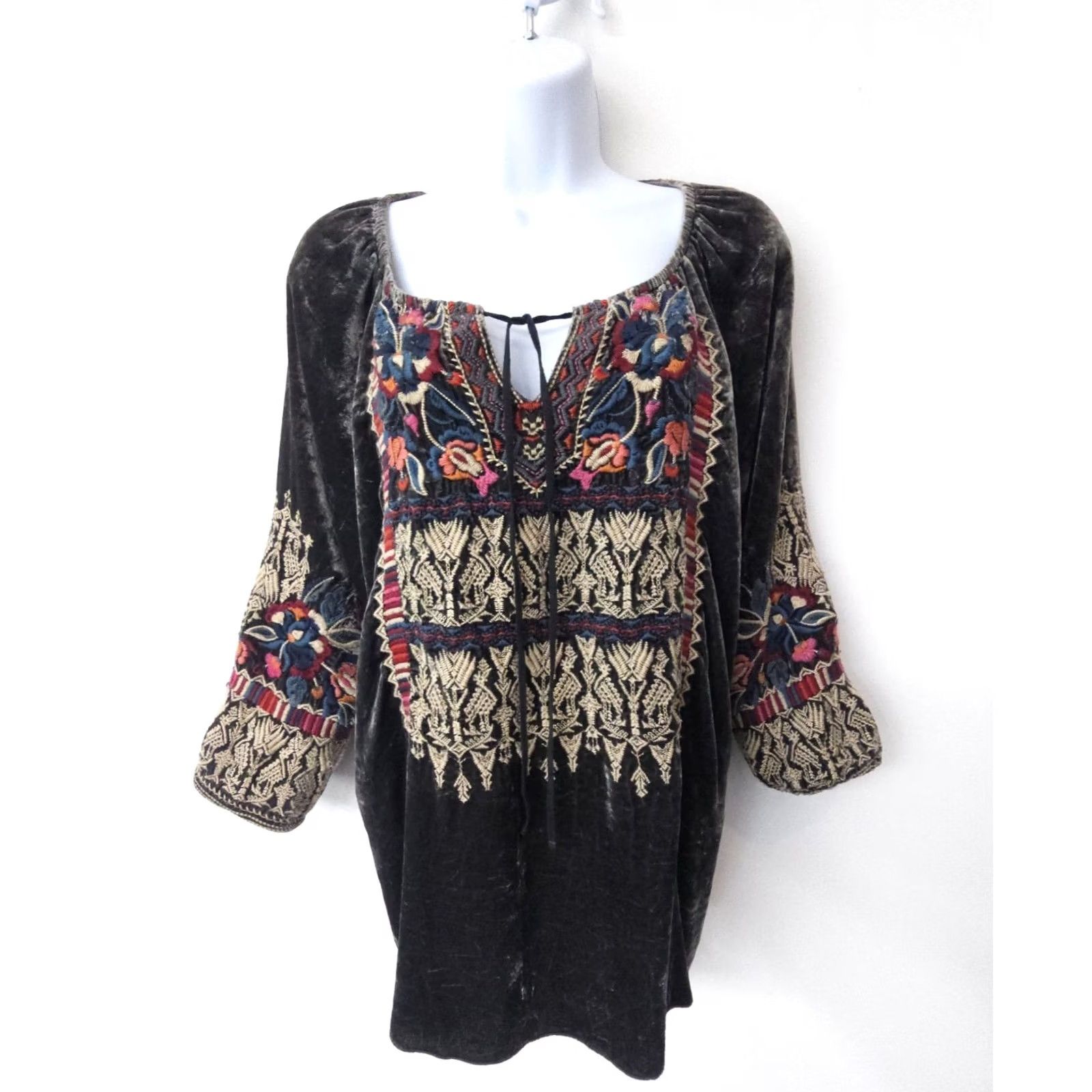 Johnny Was Johnny Was Claude Floral Velvet Blouse Gray S Embroidered Bohemian Casual Sleeve 3/4 V-Neck Womens Blouse Size S / US 4 / IT 40 - 2 Thumbnail