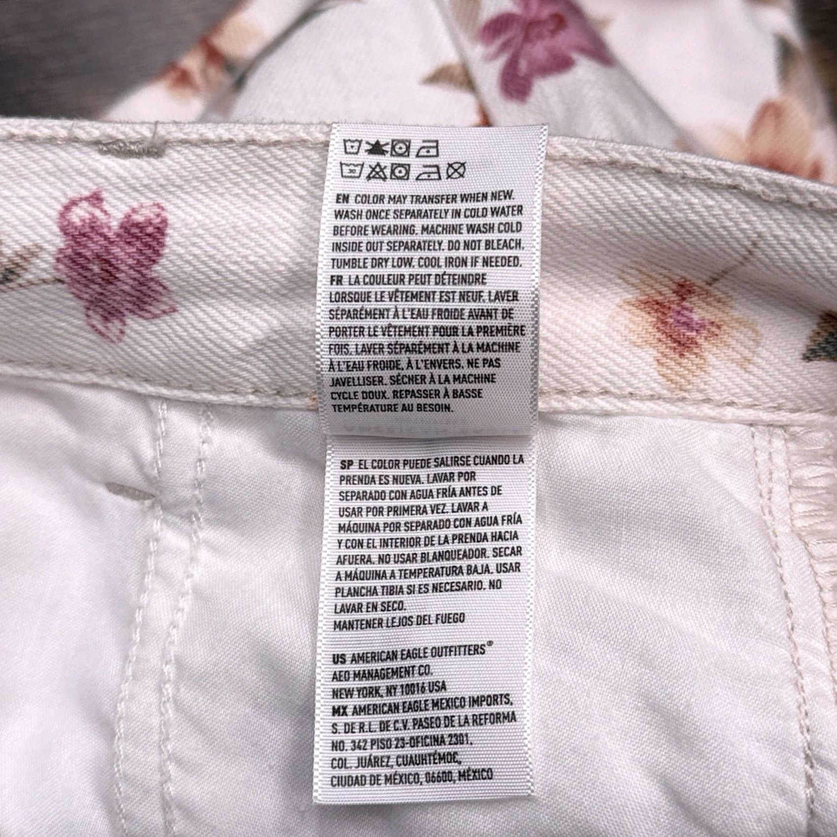 American Eagle Outfitters American Eagle Outfitters Mom Shorts 10 White Daisy Floral Denim High Rise Size 32" / US 10 / IT 46 - 6 Thumbnail