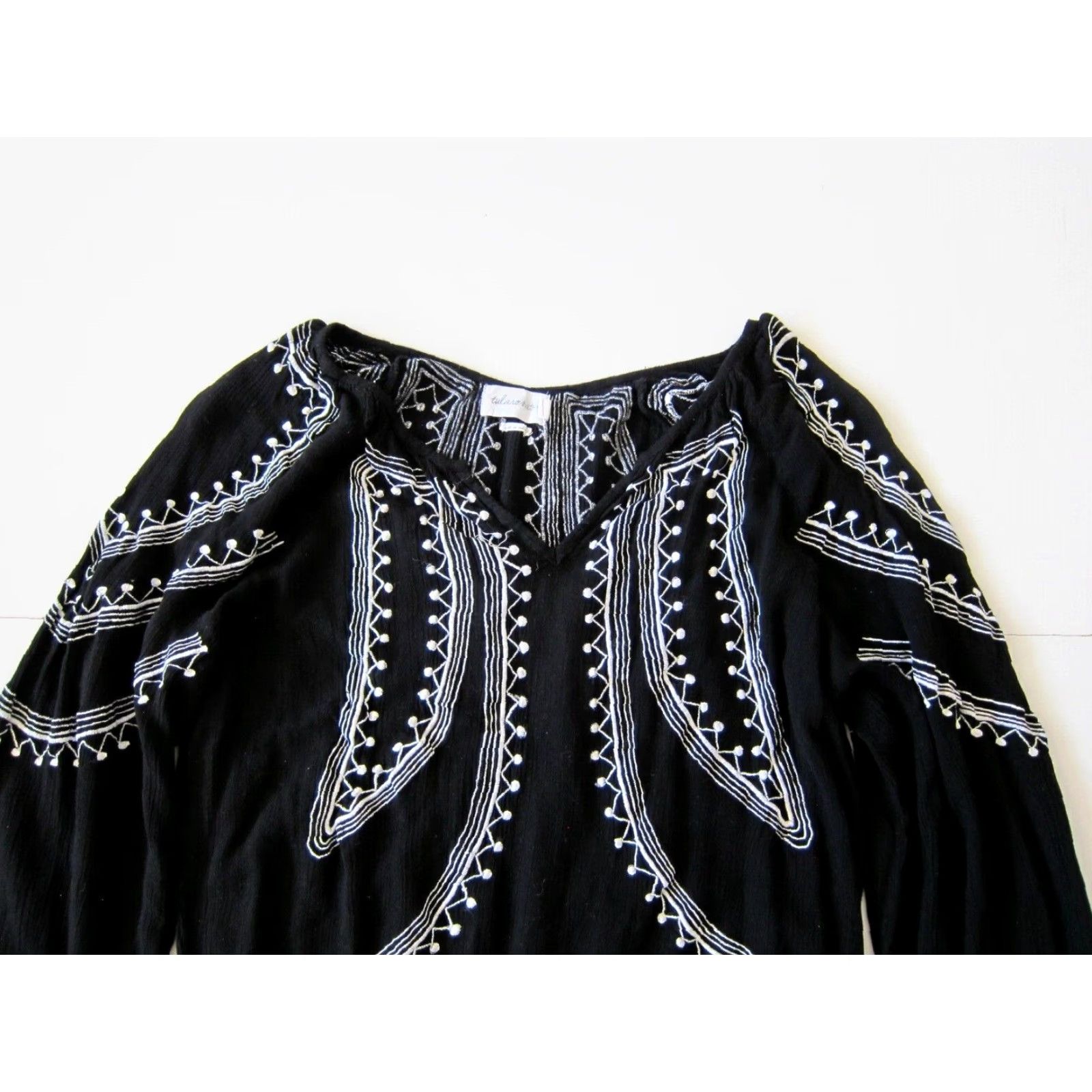 Vintage Tularosa Blouse Shirt Women S Black 100% Rayon Embroidered Long Sleeve Tunic Peasant Style V-Neck Size S / US 4 / IT 40 - 3 Thumbnail
