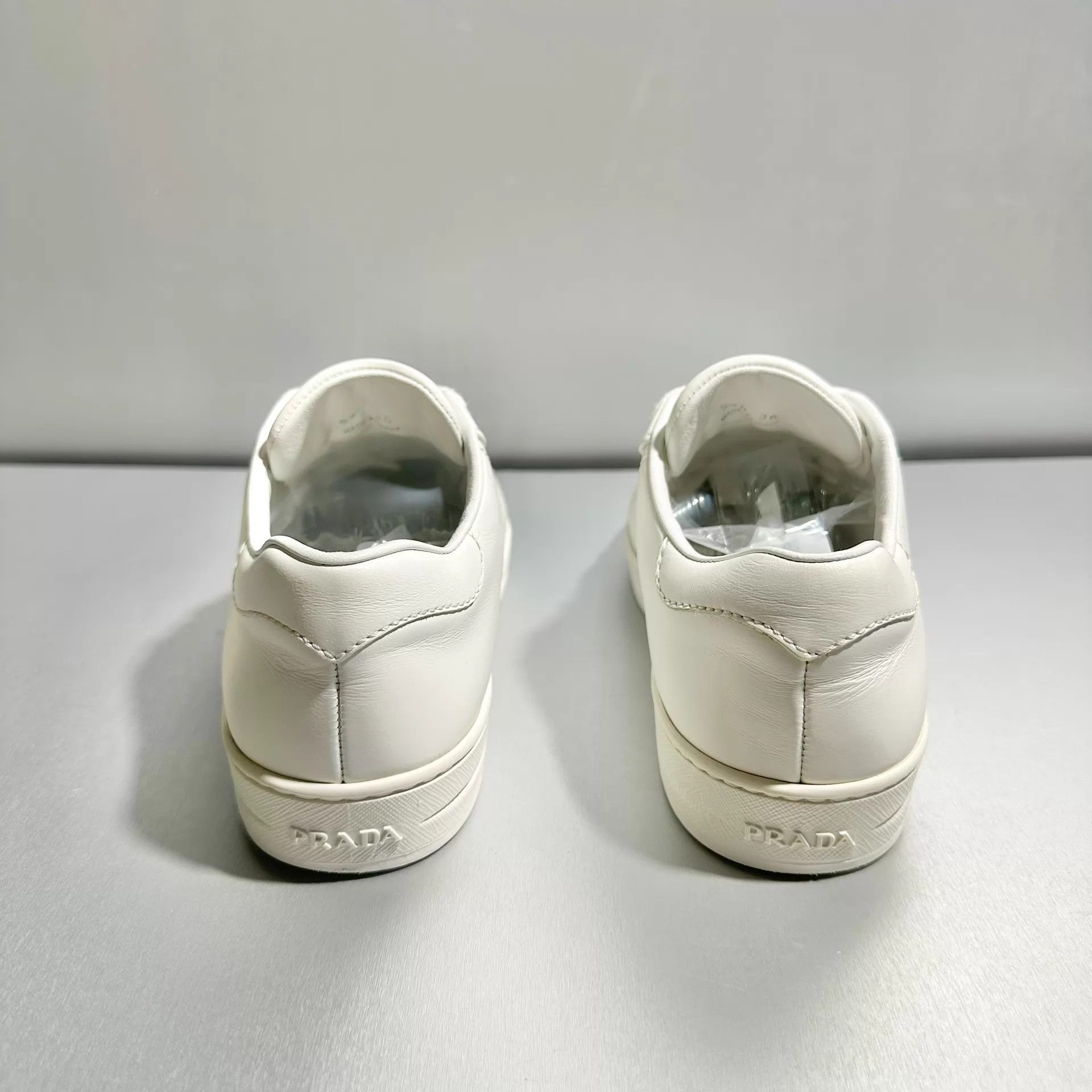 Prada Prada women's white sneakers 36 worn once X7425 Size US 5.5 / IT 35.5 - 5 Thumbnail