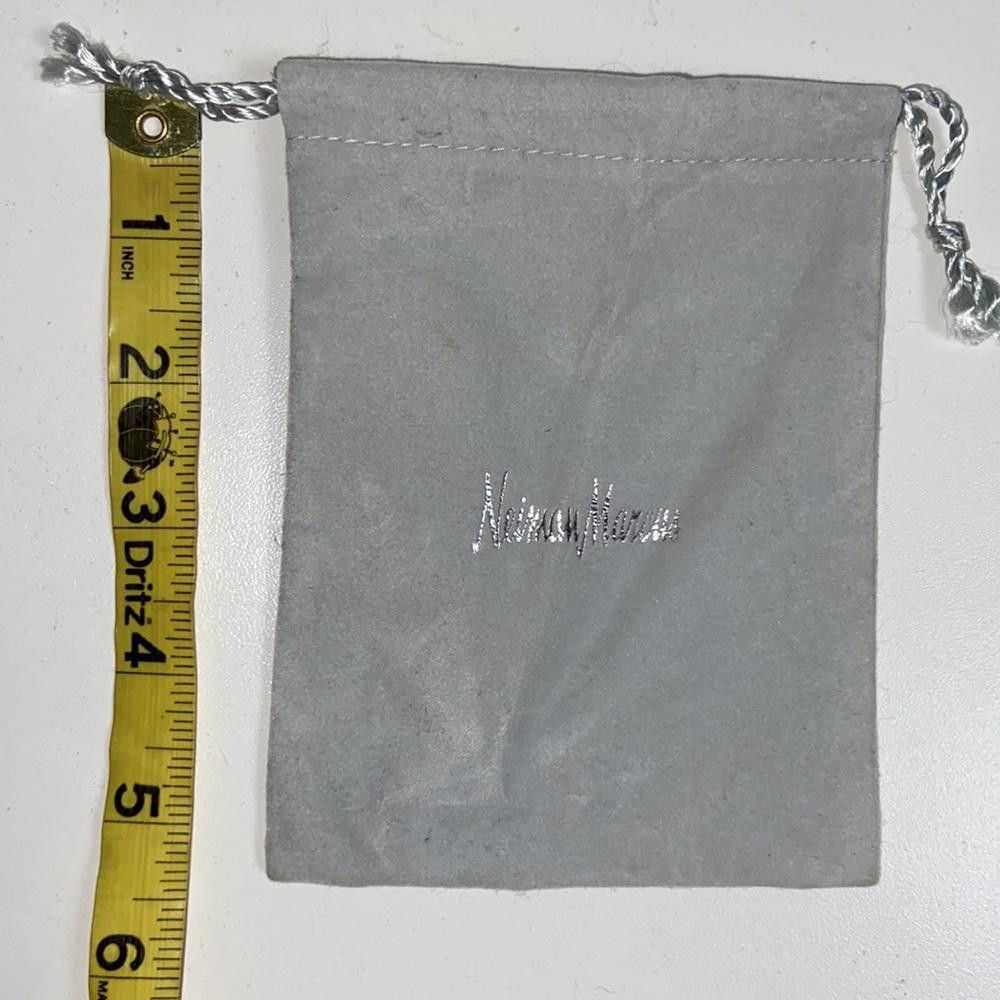 Neiman Marcus Neiman Marcus l Velvet Drawstring Jewelry Bag Size ONE SIZE - 4 Thumbnail