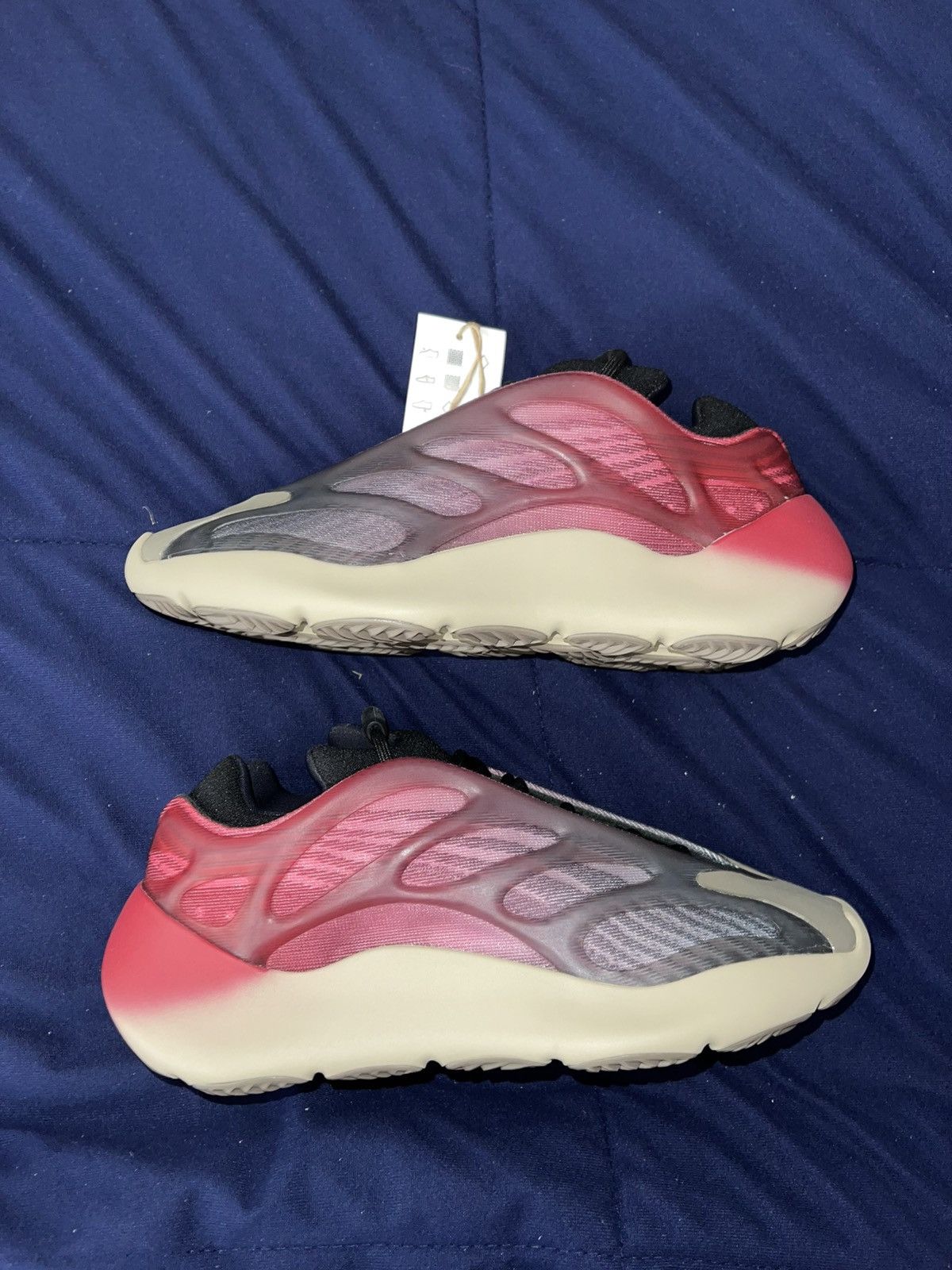 Adidas × Kanye West Yeezy 700 v3 ‘Fade Carbon’ Size US 7 / EU 40 - 1 Thumbnail