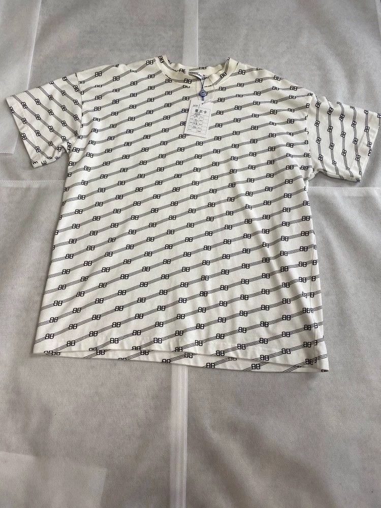 Balenciaga Balenciaga Short sleeve with white lock and full printed l Size US M / EU 48-50 / 2 - 1 Thumbnail