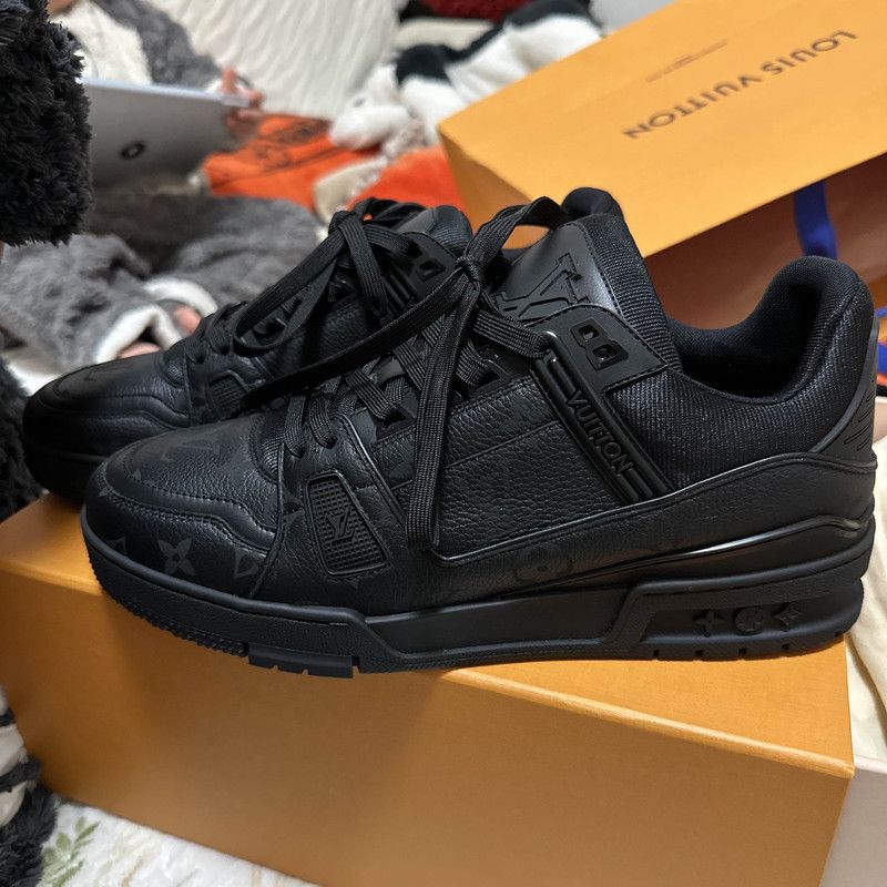 Louis Vuitton Louis Vuitton Black Low-Top Trainer Sneakers 0079 Size US 8.5 / EU 41-42 - 1 Thumbnail
