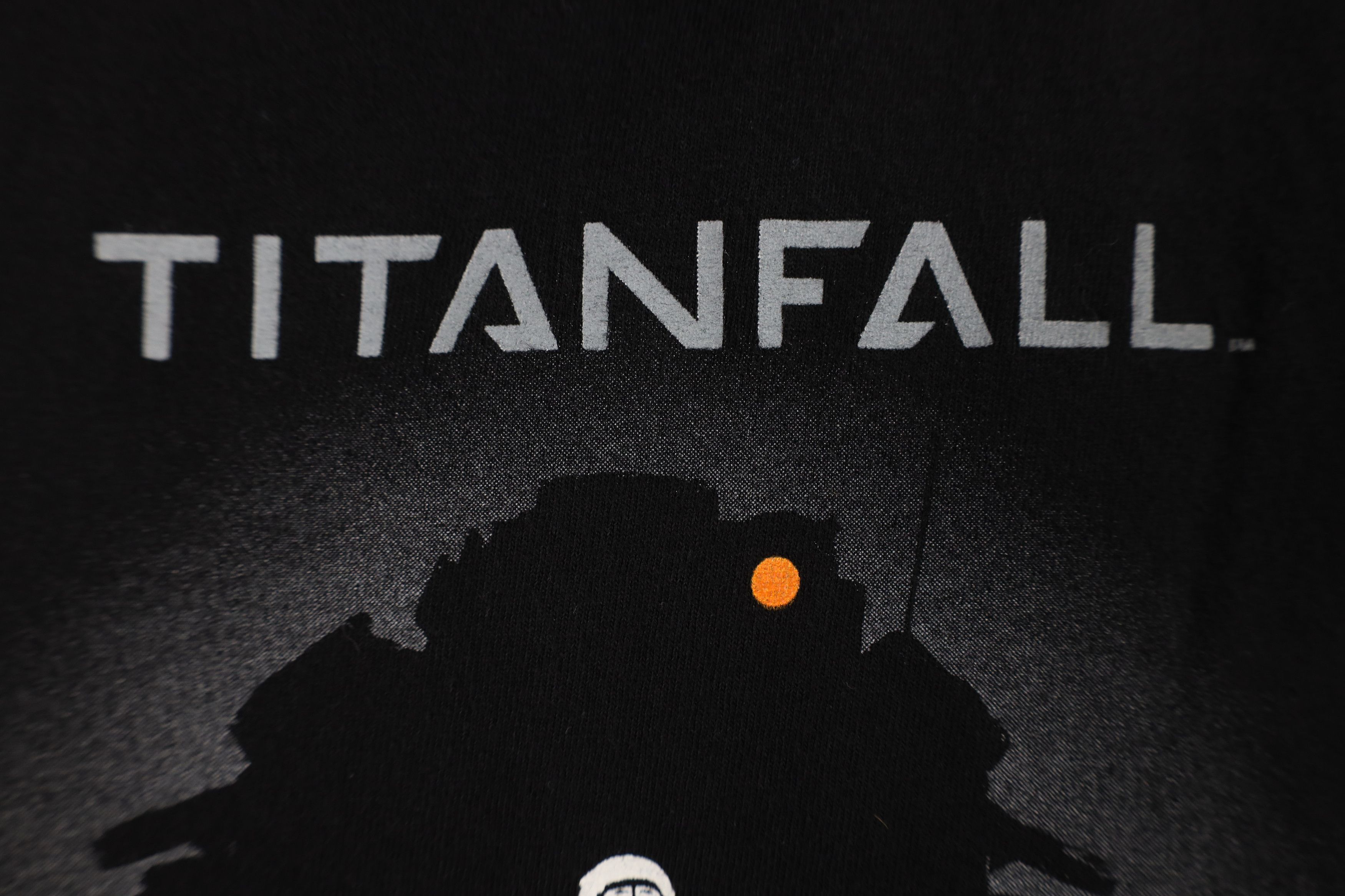 Vintage Vintage Titanfall Video Game Promo T-Shirt Black Cotton Size US XL / EU 56 / 4 - 6 Thumbnail
