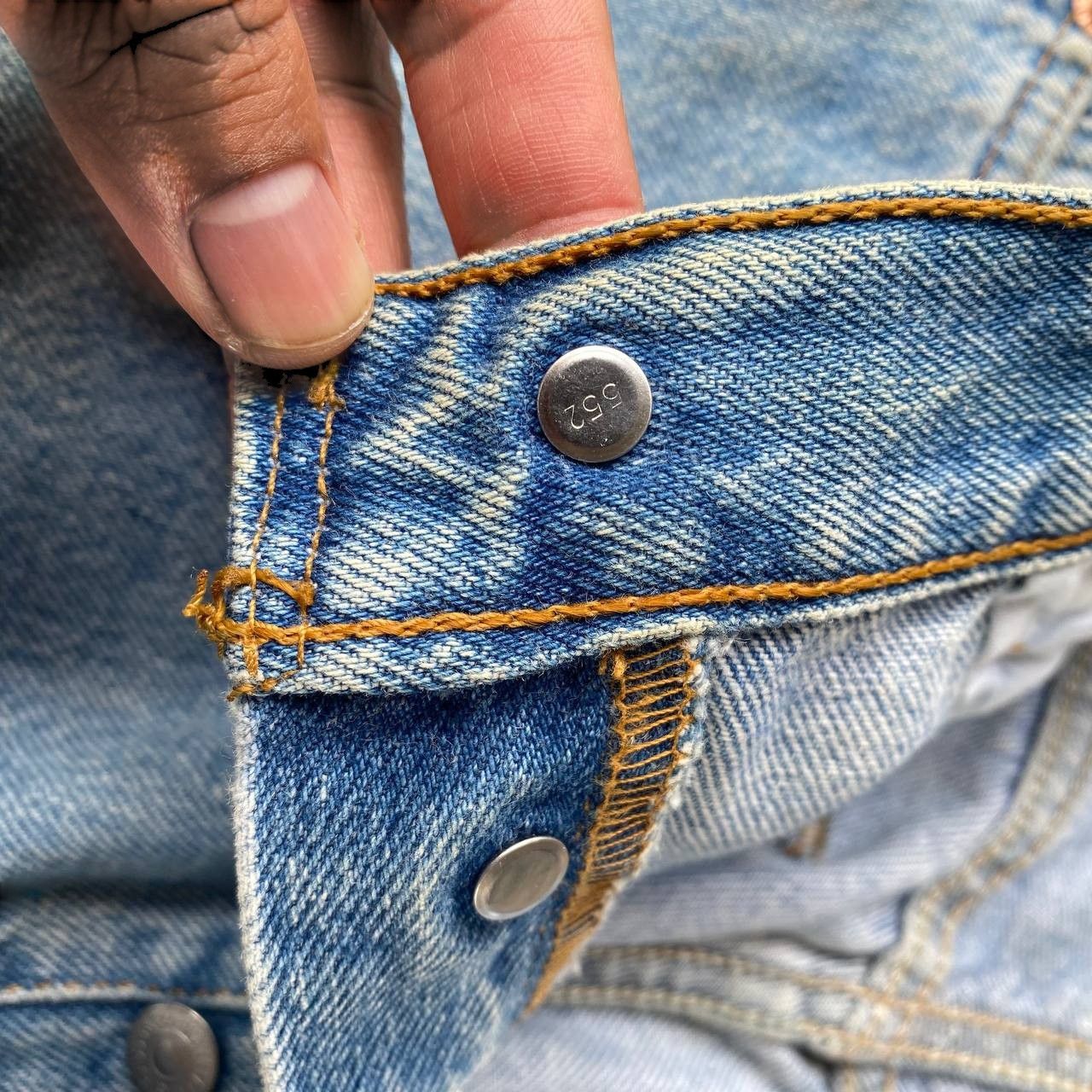 Levi's Vintage Clothing VINTAGE 90S LEVIS 501 WOMEN BLUE STONEWASH GRUNGE DENIM Size 28" / US 6 / IT 42 - 9 Thumbnail