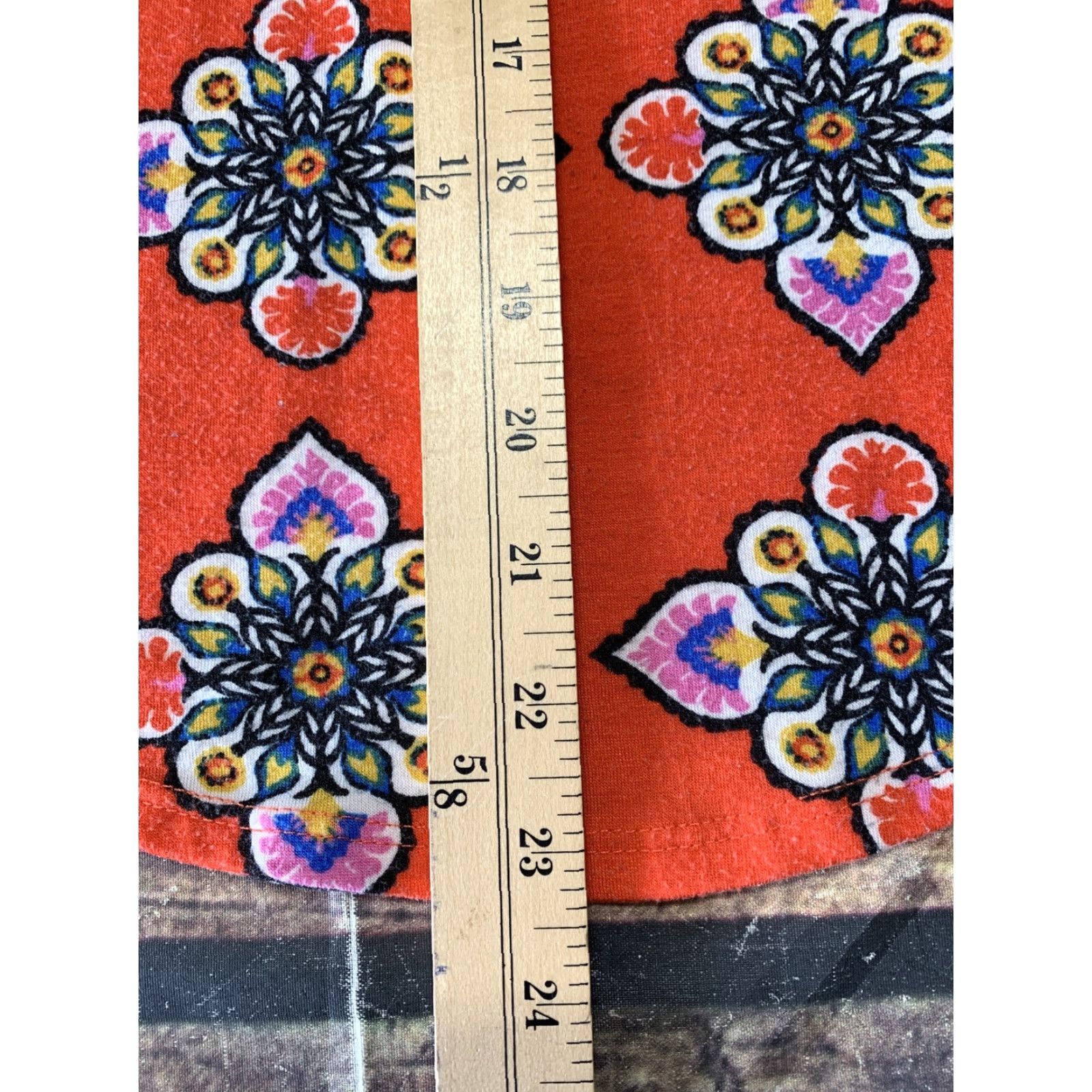 Vintage LuLaRoe T-Shirt Womens XS 3/4 Sleeve Pullover Gray Floral Southwest X-Small Size XS / US 0-2 / IT 36-38 - 7 Thumbnail