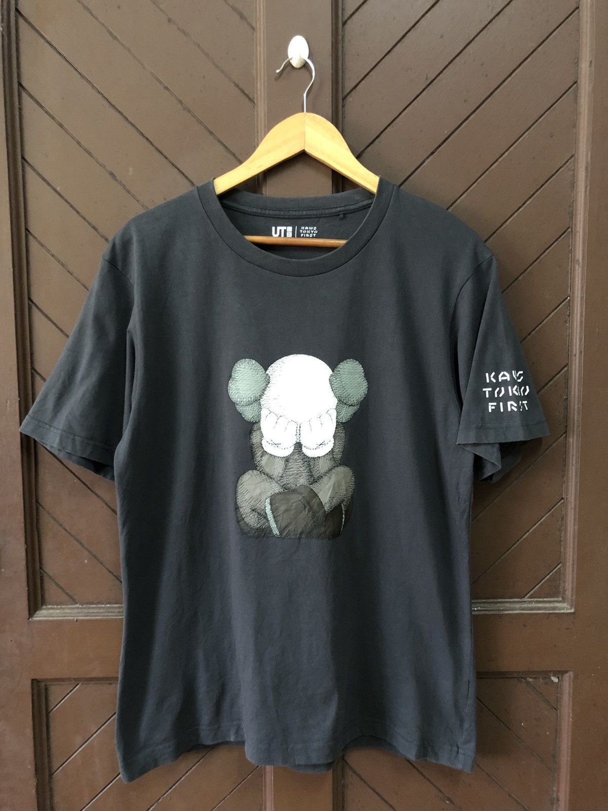 Kaws × Uniqlo Kaws Tokyo First Tshirt Size US L / EU 52-54 / 3 - 1 Thumbnail