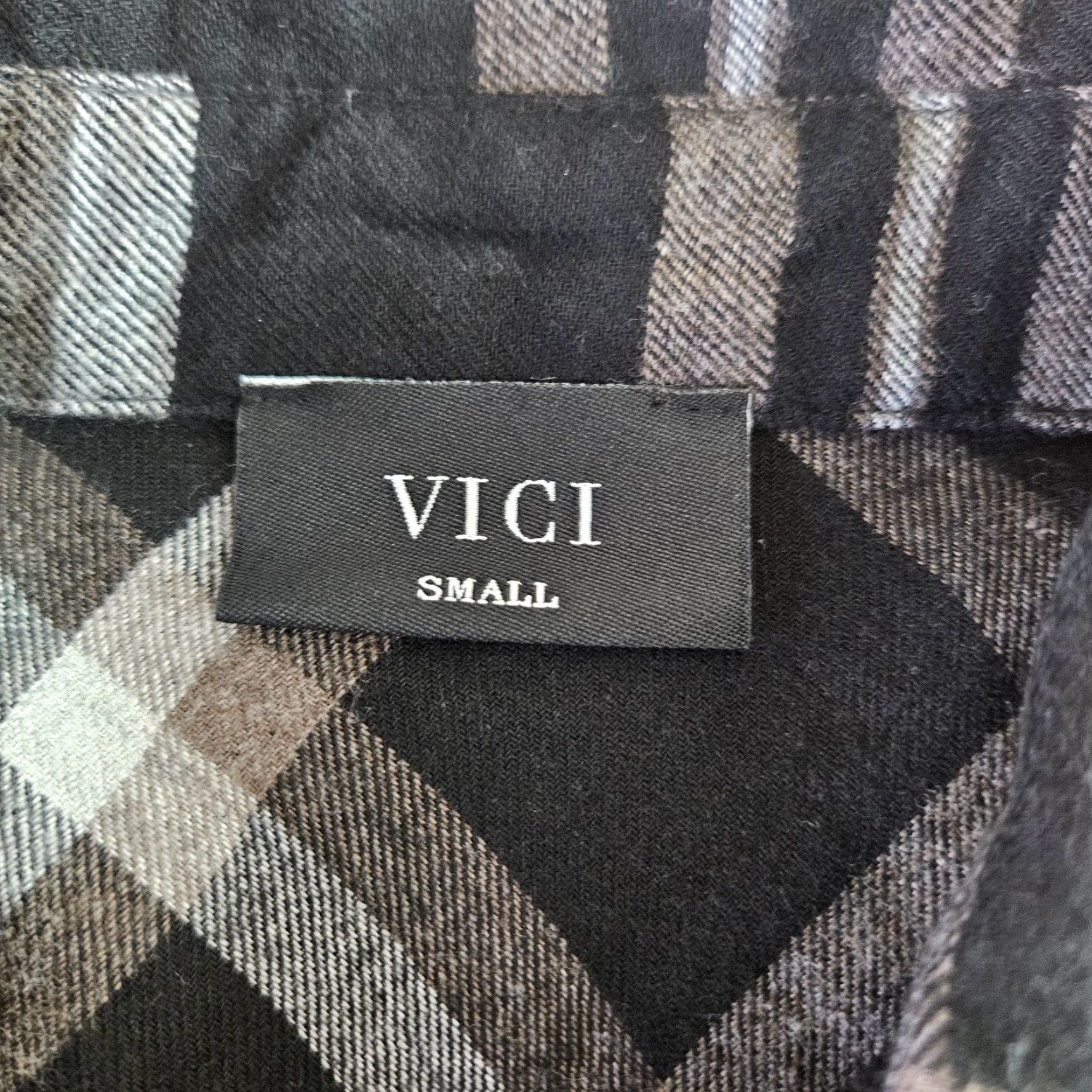 Vintage Vici Womens Button Front Shirt Sz Small Black Gray Plaid Cotton Snap Buttons Shirt Womens Small Black Plaid Cotton Button-Up Regular Women’s Size S / US 4 / IT 40 - 5 Thumbnail