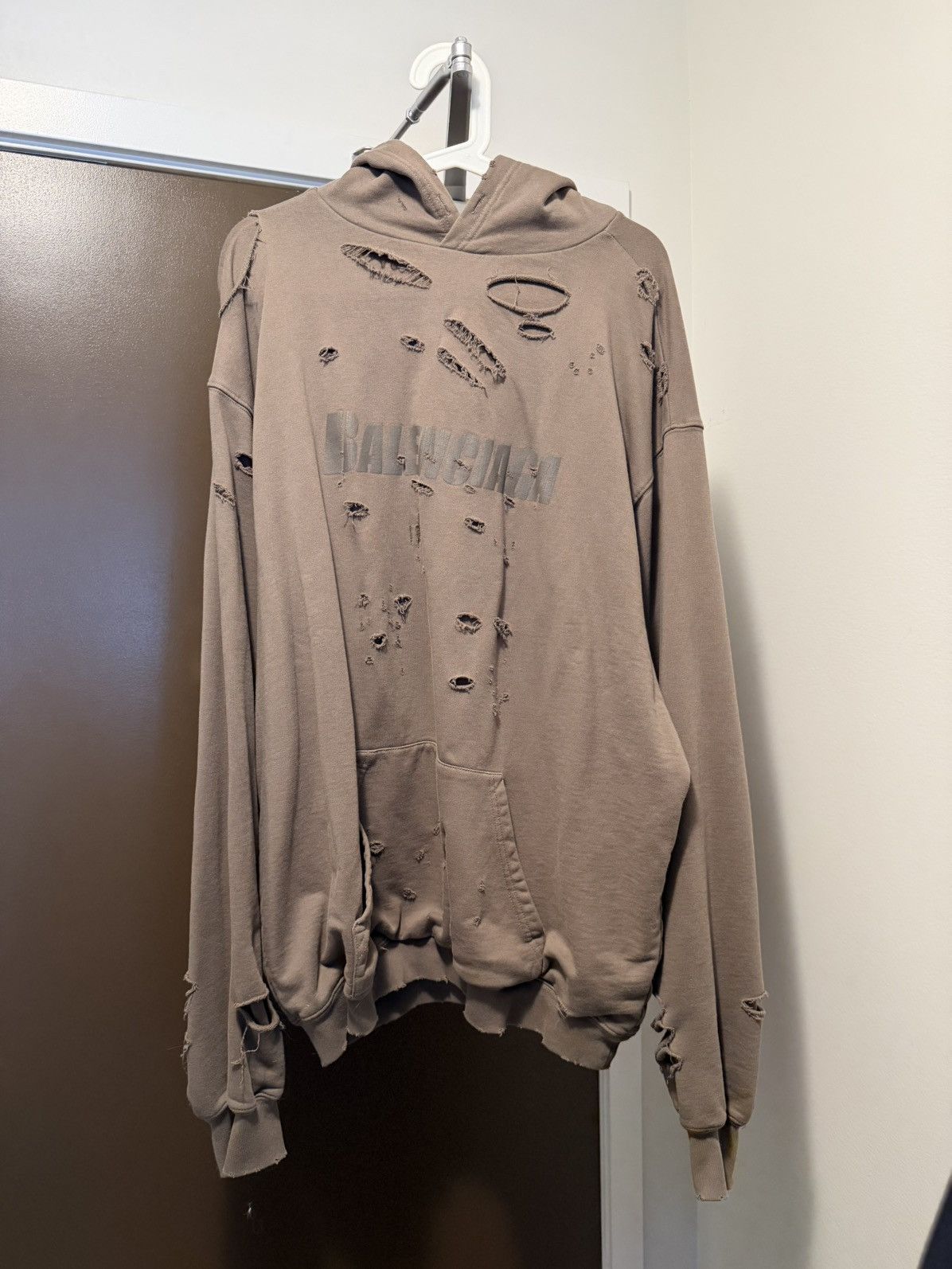Balenciaga Balenciaga Caps Destroyed Taupe Hoodie Size US XXS / EU 40 - 1 Thumbnail