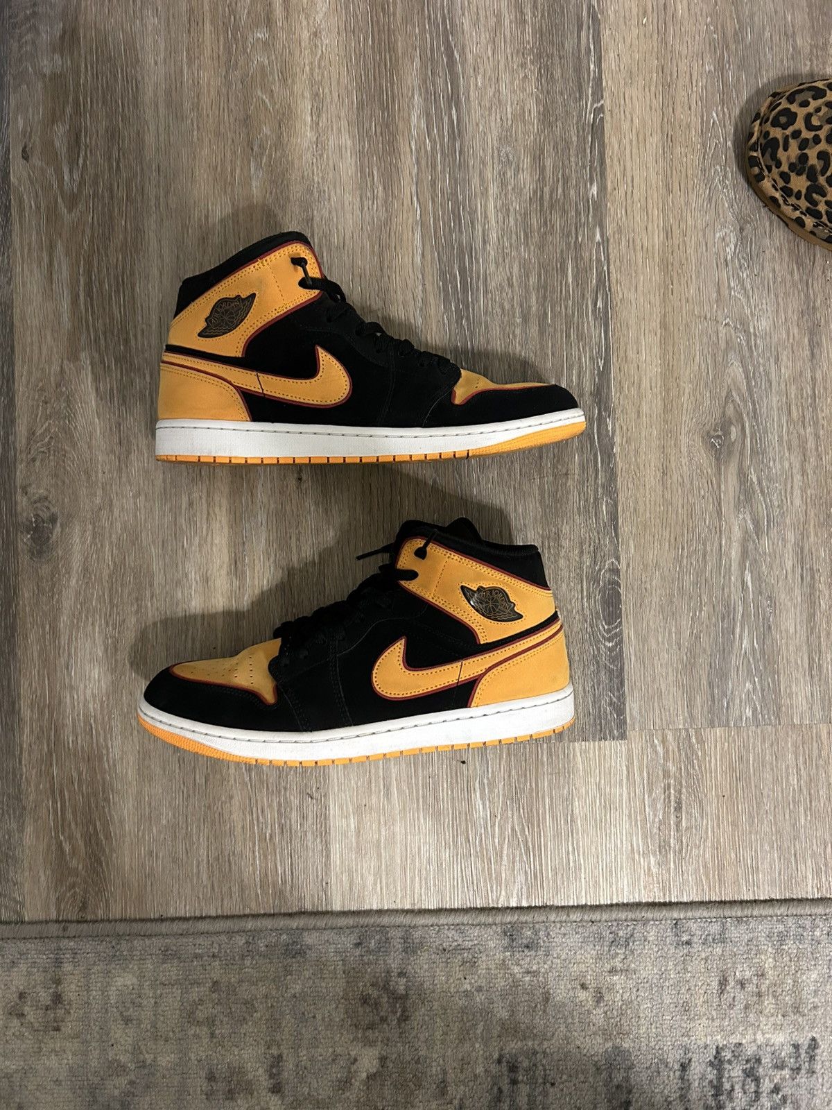 Nike Air Jordan 1 Mid SE ‘Vivid Orange’ Size US 11 / EU 44 - 1 Thumbnail