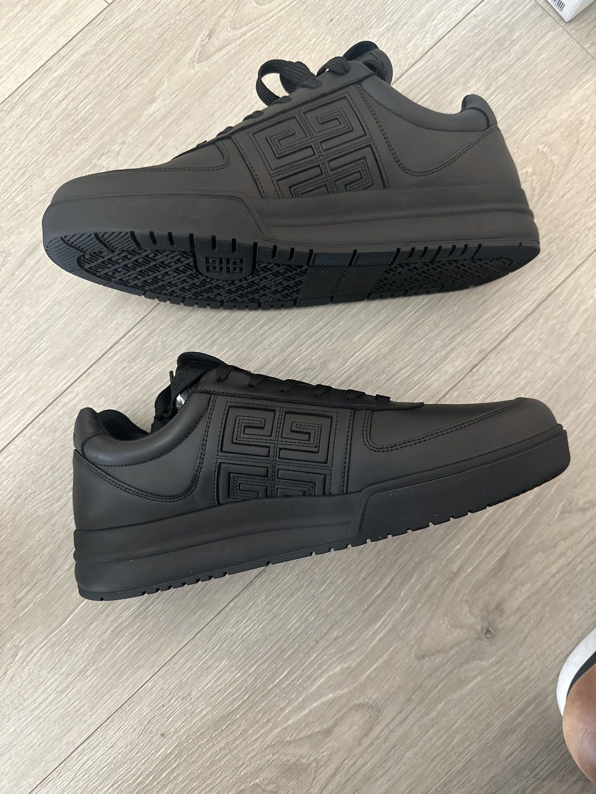 Givenchy Givenchy G4 logo Sneakers Size US 10.5 / EU 43-44 - 7 Thumbnail
