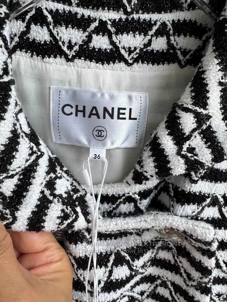 Chanel Chanel 24s black and white sequin wavy tweed jacket Size XS / US 0-2 / IT 36-38 - 4 Thumbnail