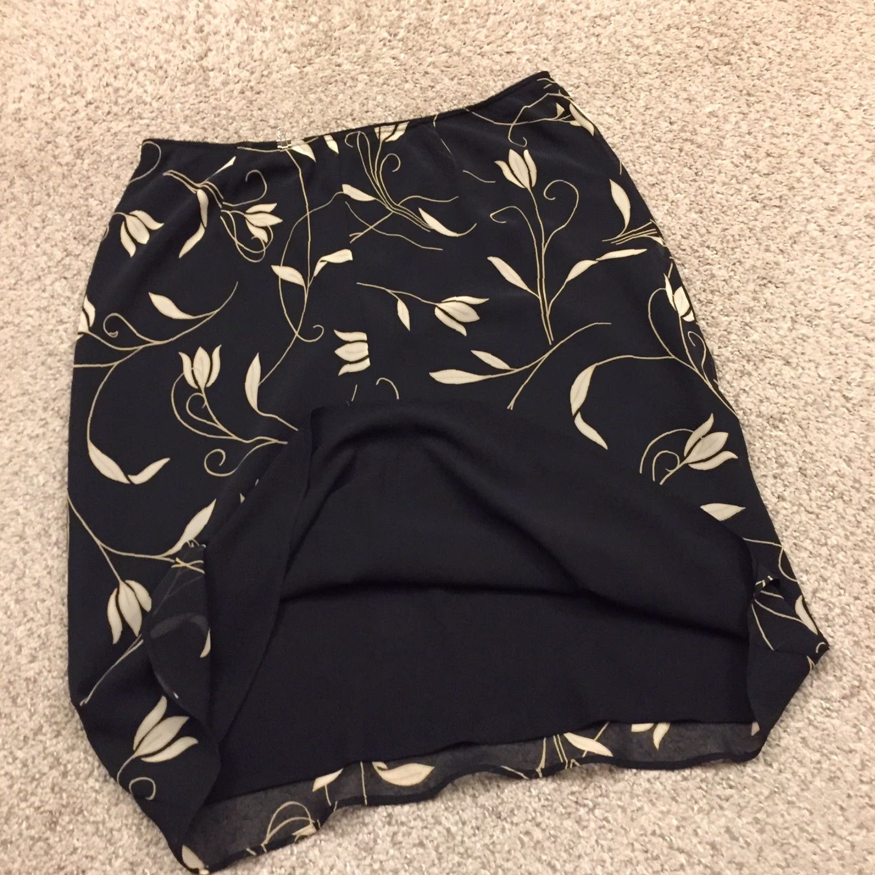 Express Express Skirt Floral Midi Lined Pull On Black Beige Large Ladies A-Line Elastic Waist Polyester Women Regular 60s? Size 36" / US 14 / IT 50 - 7 Thumbnail