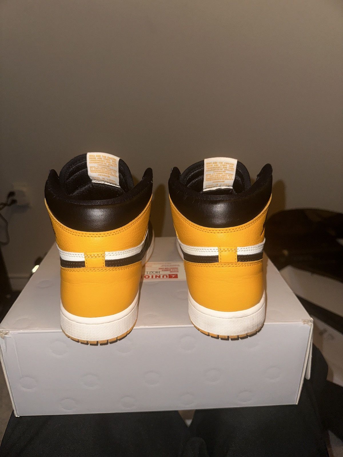 Jordan Brand Jordan 1 Retro OG Taxi Size US 10 / EU 43 - 4 Thumbnail