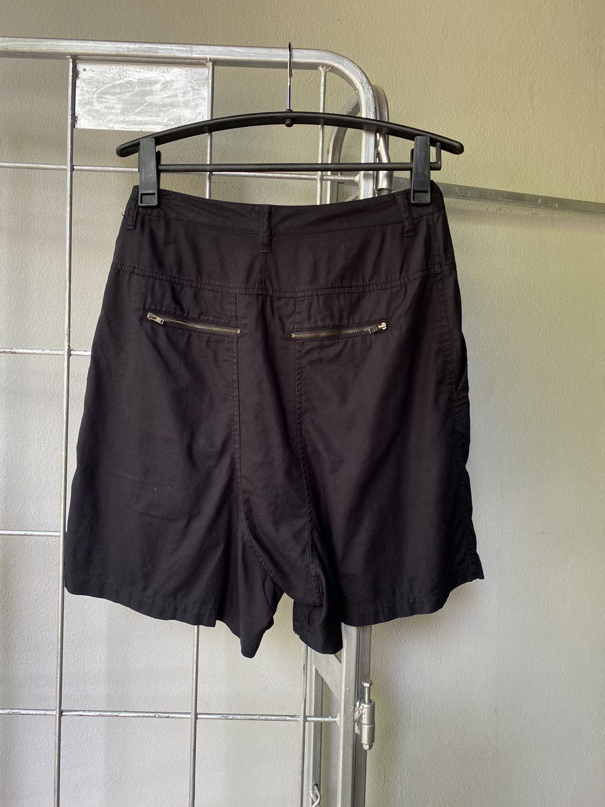 5cm 5cm drop black short pants Size 30" / US 8 / IT 44 - 6 Thumbnail