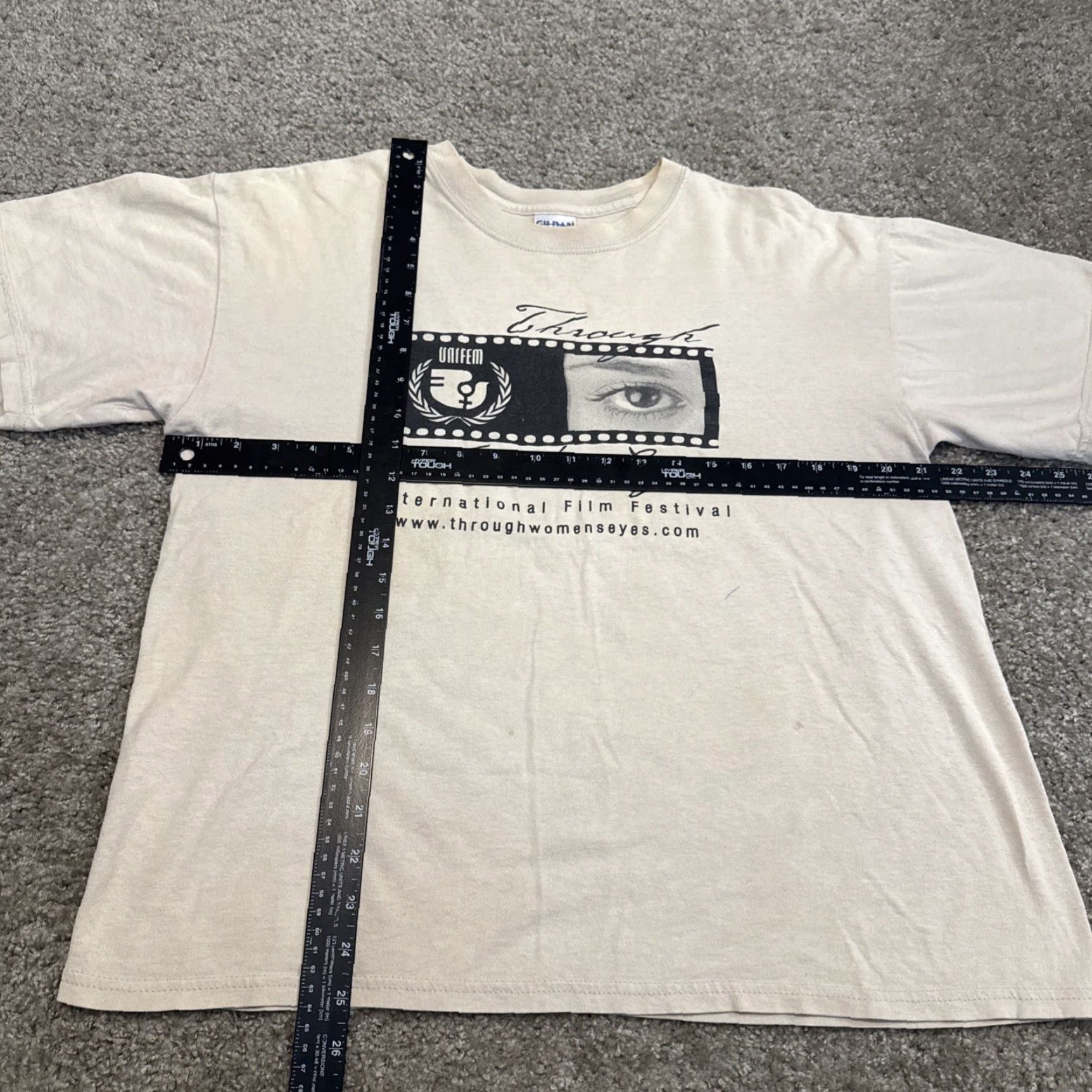 Gildan VINTAGE Through Women’s Eyes International Film Festival T-Shirt Large Beige Gildan Unisex Adults L Eye Womens Size L / US 10 / IT 46 - 6 Thumbnail