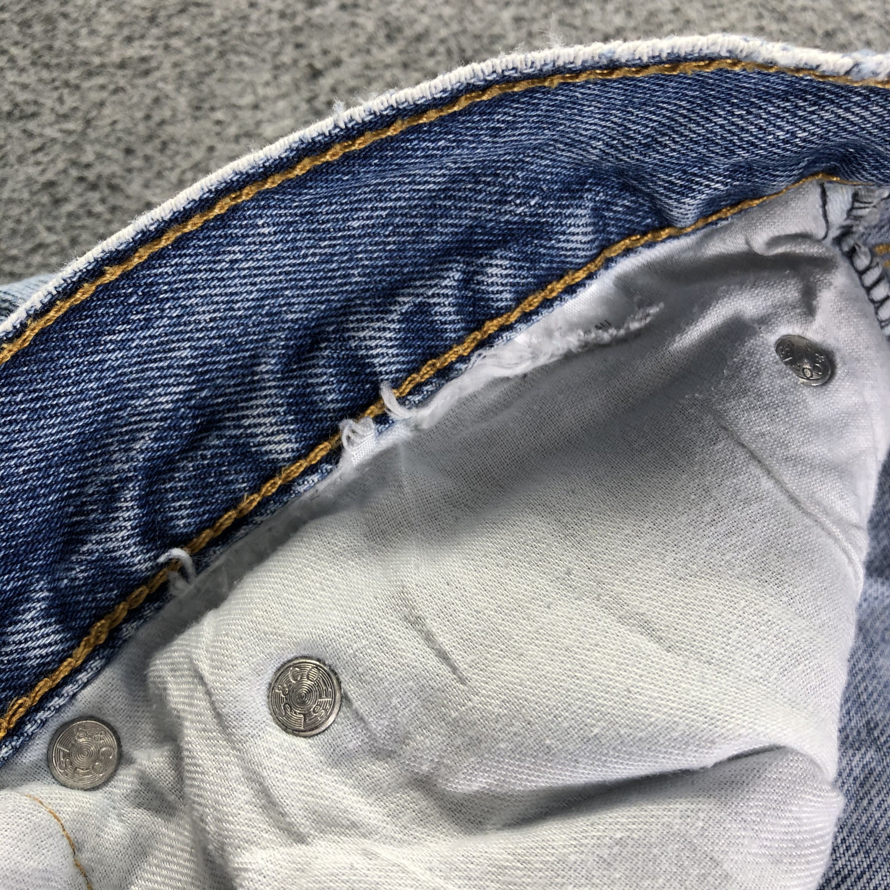 Levi's Vintage Blue Wash Levis Jeans-J4244 Size US 33 - 12 Thumbnail