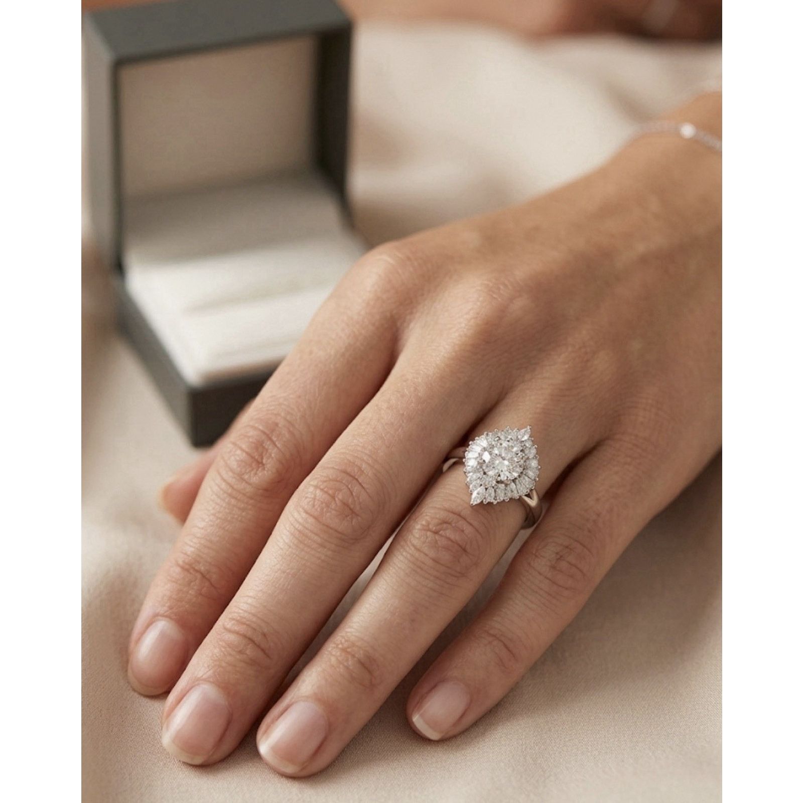 & Other Stories Exquisite Moissanite 925S Silver HaloRing AdjustableSize 1CT Size ONE SIZE - 3 Thumbnail