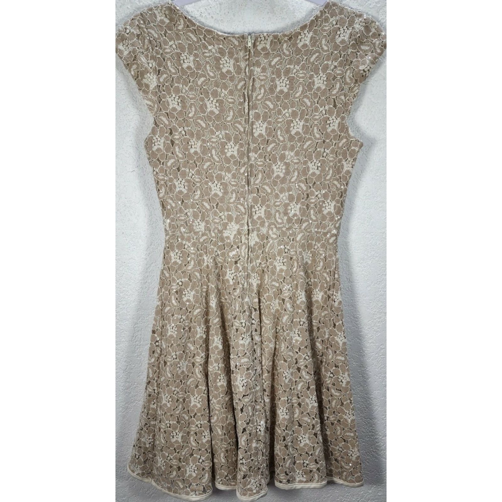 Vintage Honey and Rosie Beige Short Sleeve Flared Lace Floral Dress Lined Sz 9 Womens Cap Sleeve Casual Party/Cocktail Wedding 9 Beige Floral Lace Dress Size 30" / US 8 / IT 44 - 4 Thumbnail