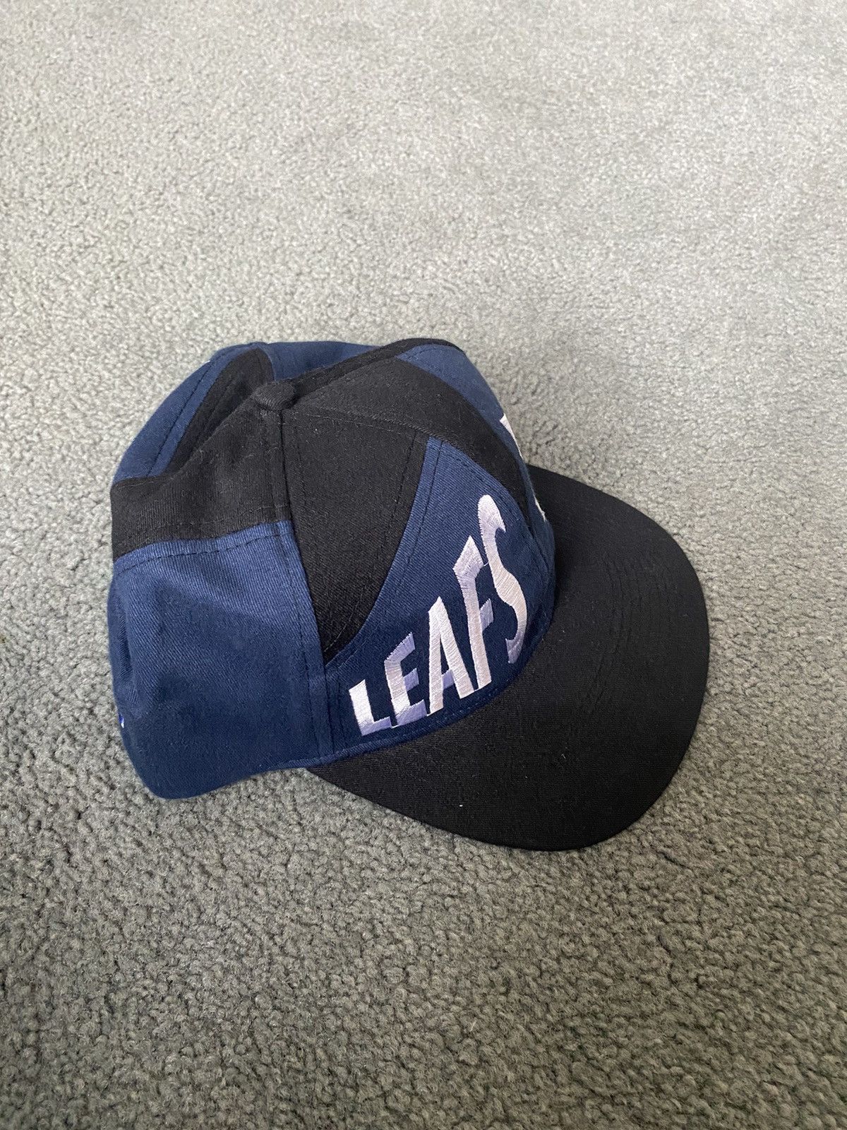 NHL × Vintage Vintage 90s Maple Leafs SnapBack Hat Size ONE SIZE - 2 Thumbnail