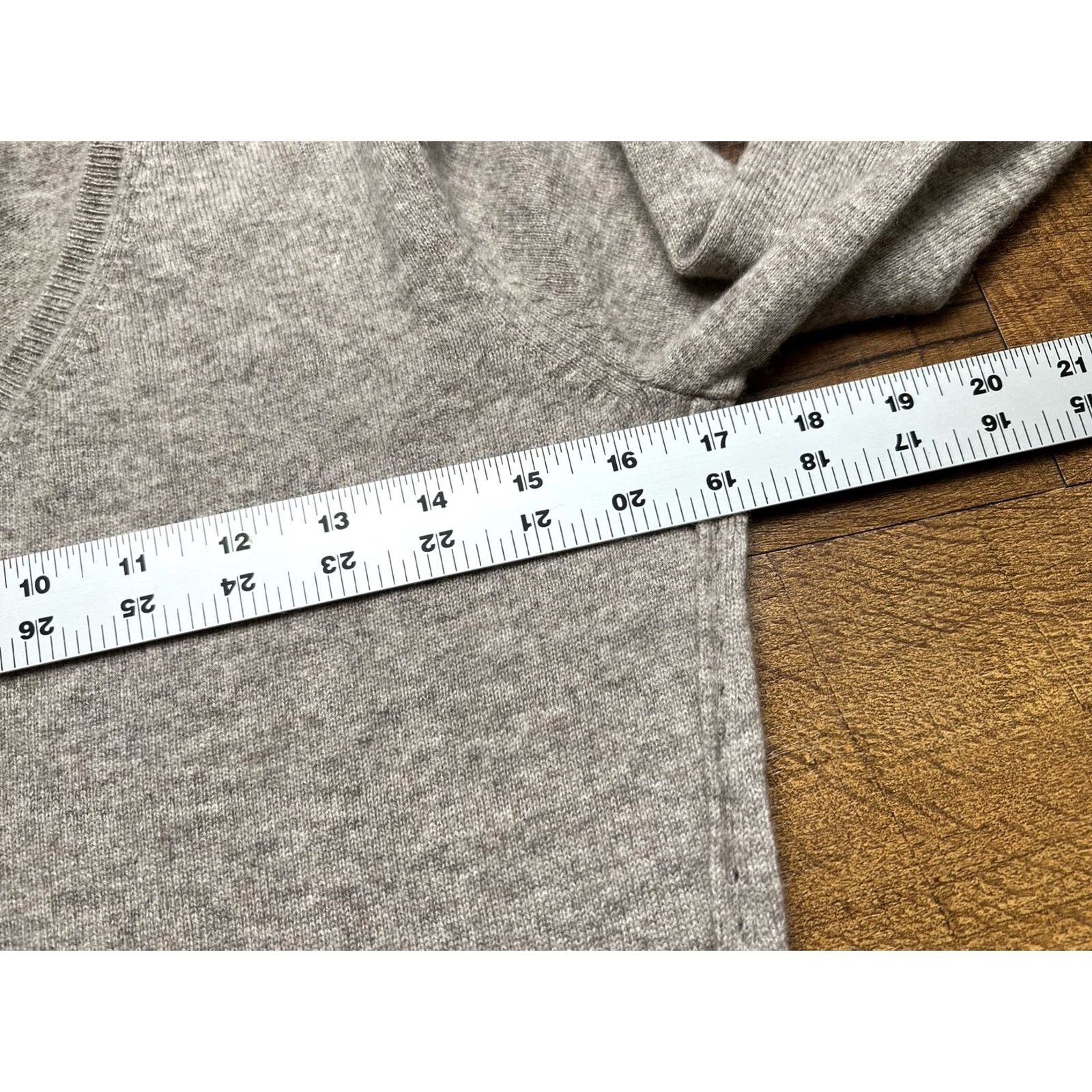 Vintage Celeste Tan 100% Cashmere V-Neck Sweater Womens Size S Household Pullover All Seasons Breathable Size S / US 4 / IT 40 - 6 Thumbnail