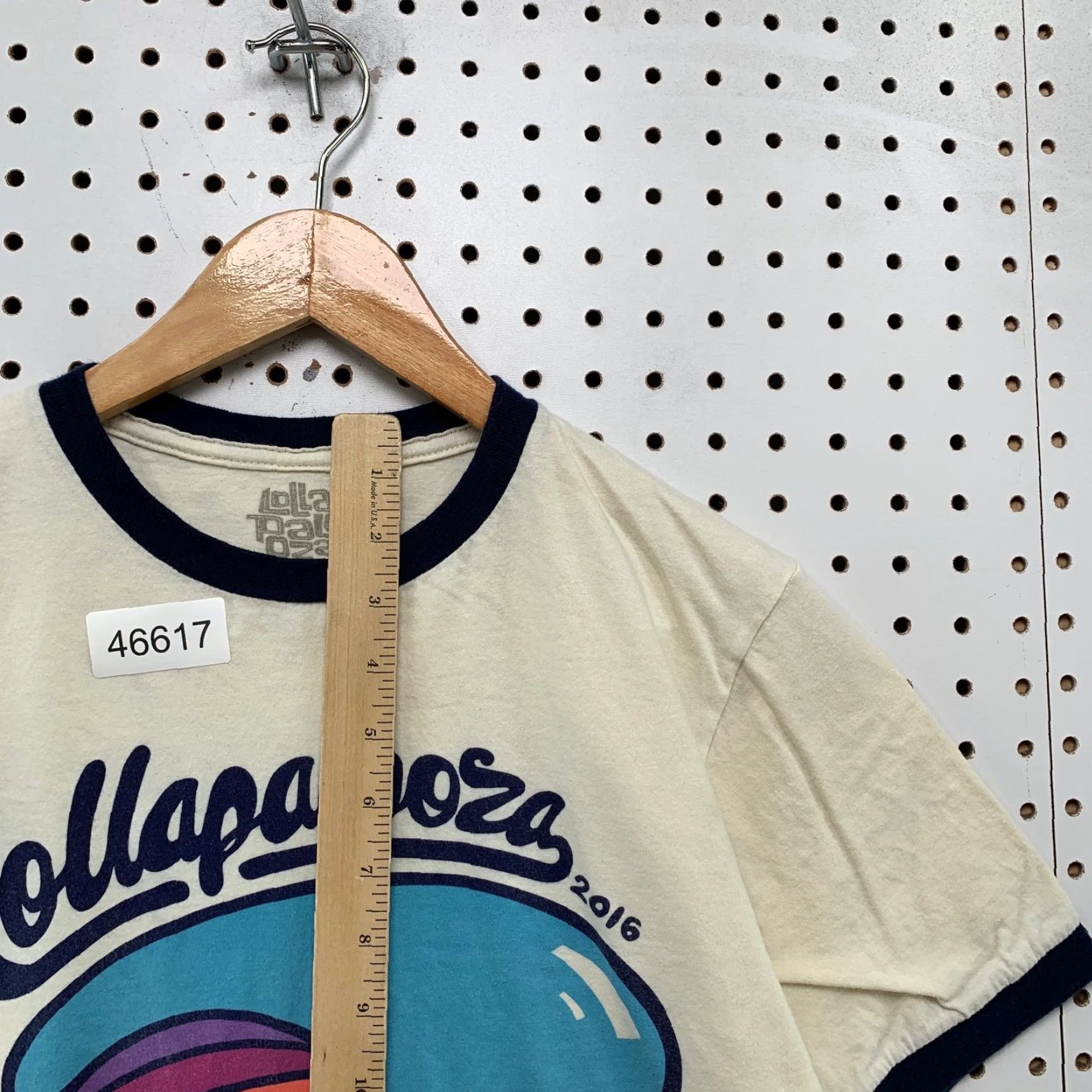 Vintage Lollapalooza Shirt Mens Small Beige Blue 2017 RInger Music Festival Chicago Shirt Mens Small Beige Blue 2017 Lollapalooza Size US S / EU 44-46 / 1 - 7 Thumbnail
