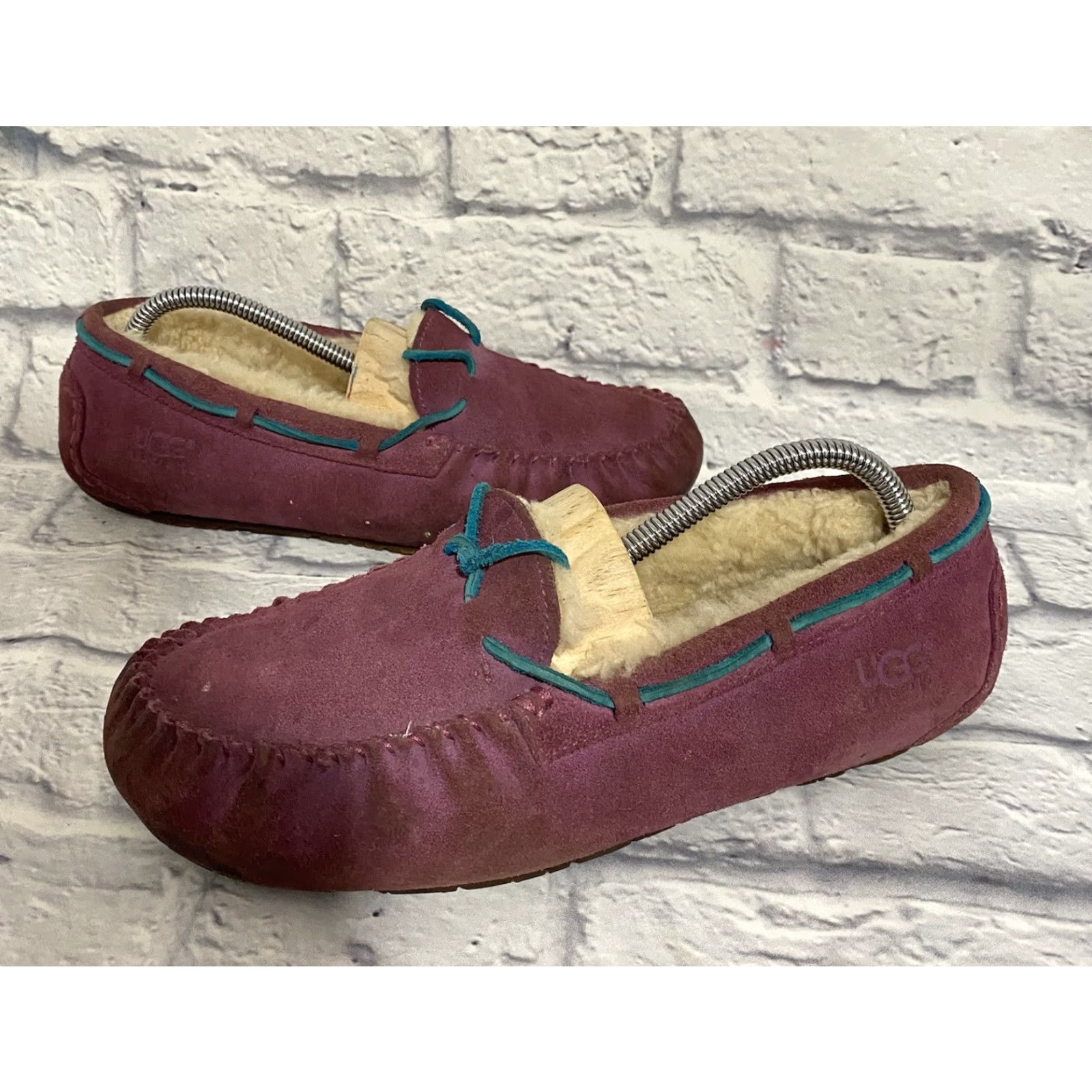 Ugg UGG Women's Dakota Moccasin Indoor Outdoor Slipper Purple Size 6 US 5296 Size ONE SIZE - 2 Thumbnail