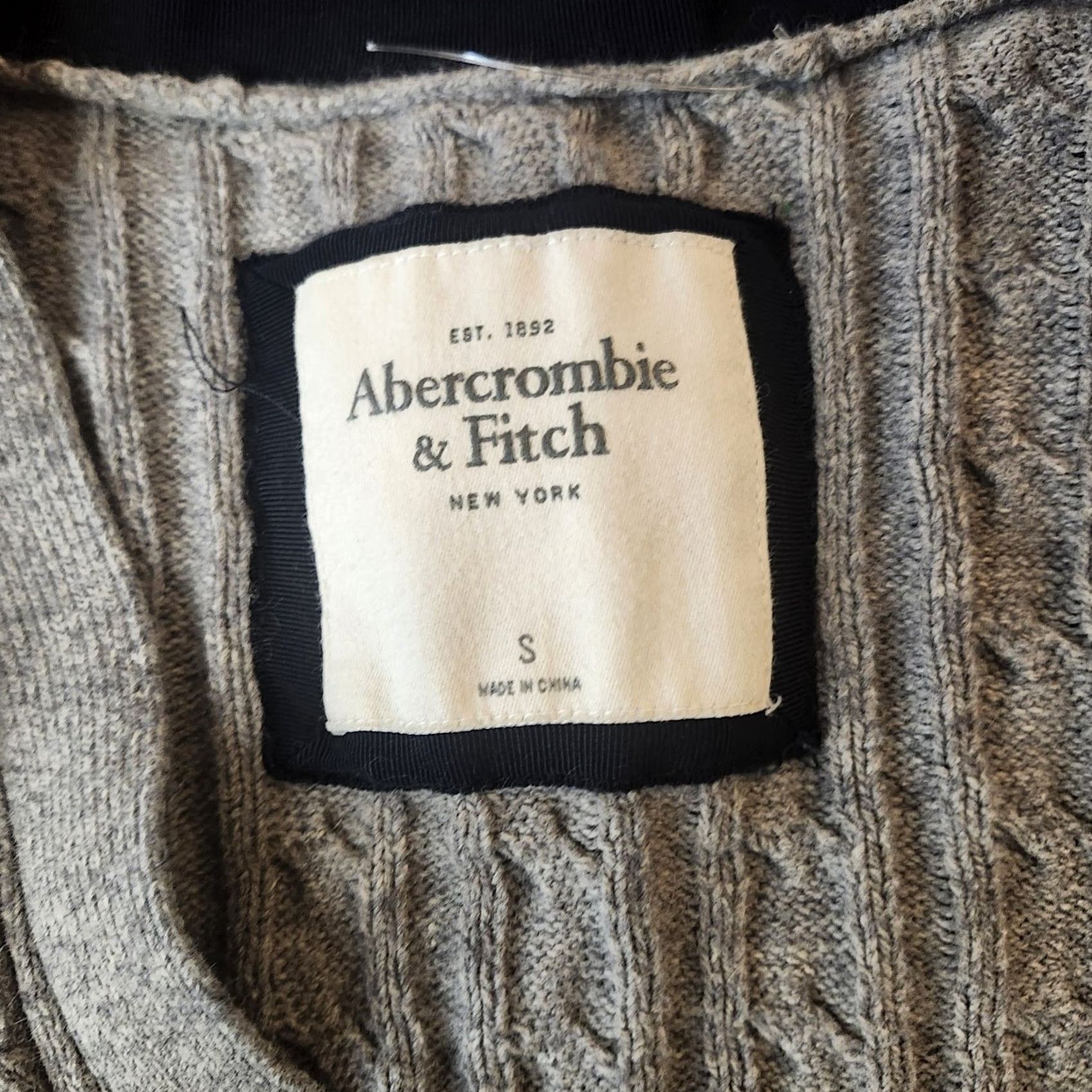 Abercrombie & Fitch Abercrombie & Fitch Womens Small Gray Cable Knit Cardigan Shirt Adult Small Gray Cardigan Size S / US 4 / IT 40 - 7 Thumbnail