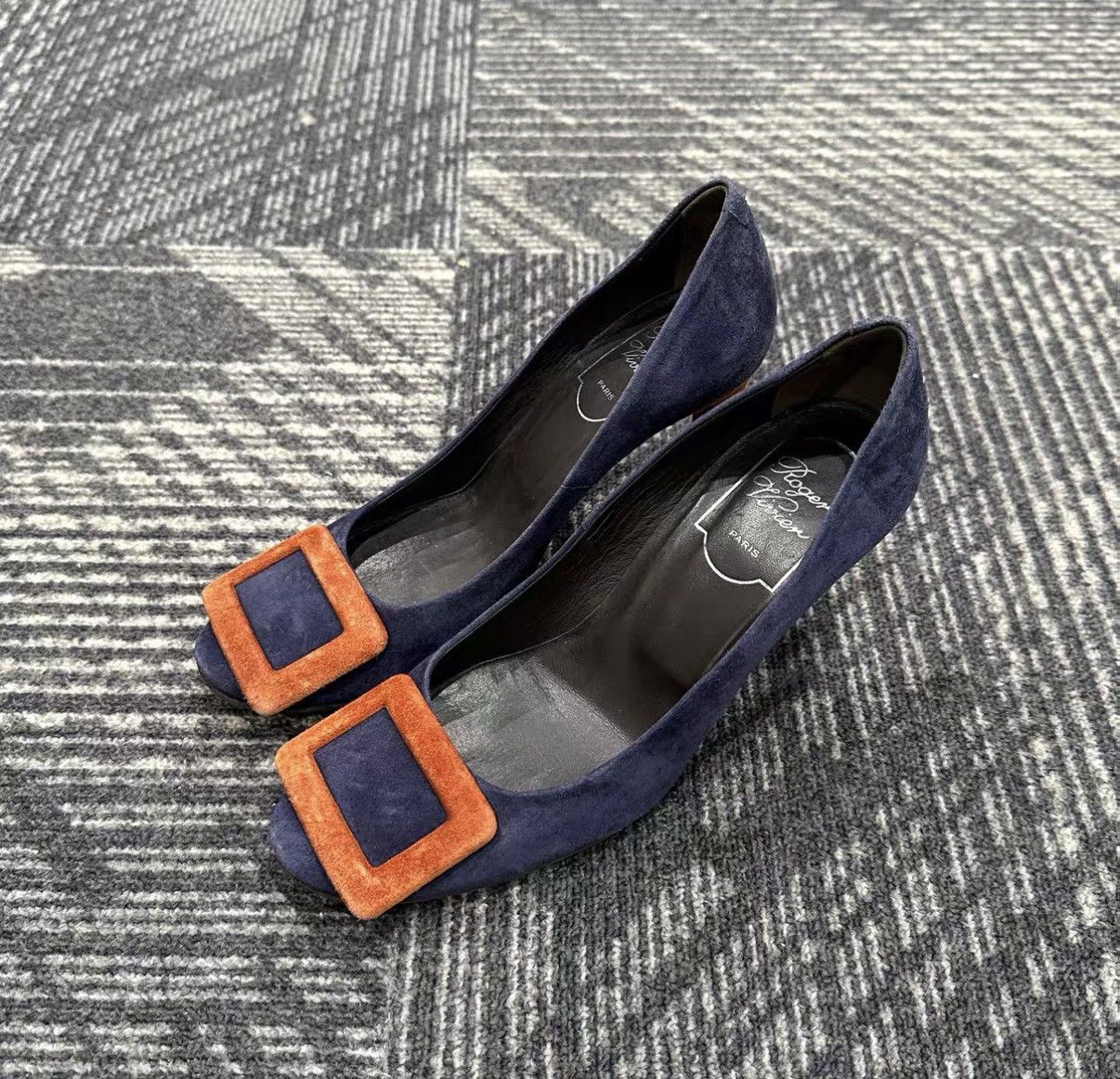 Roger Vivier Roger Vivier Suede Square Buckle Pumps J42 Size US 5 / IT 35 - 1 Thumbnail