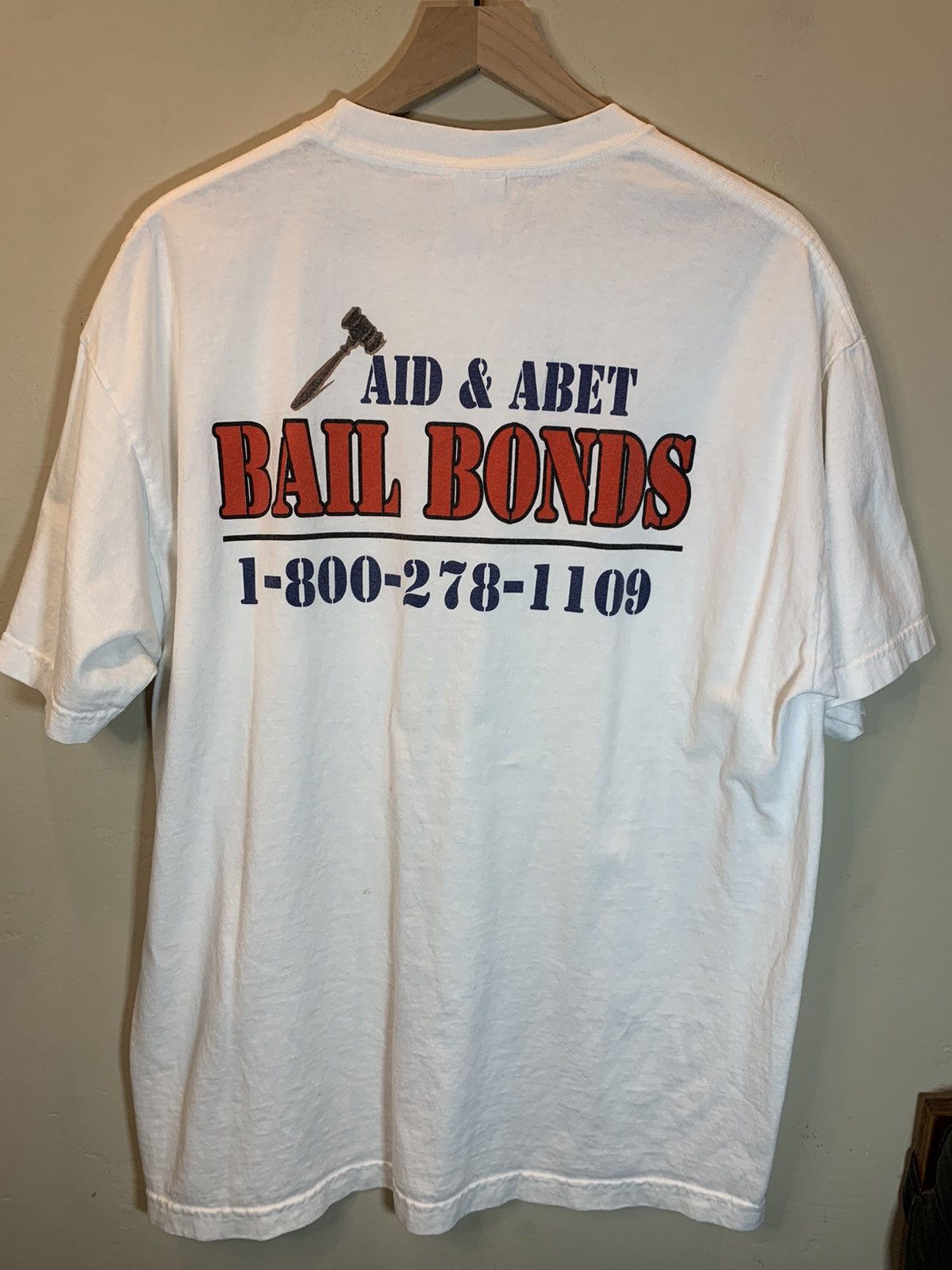 Other × Vintage *RARE* Vintage 90s Aid & Abet Bail Bonds Los Angeles T-Shirt Size US XL / EU 56 / 4 - 1 Thumbnail