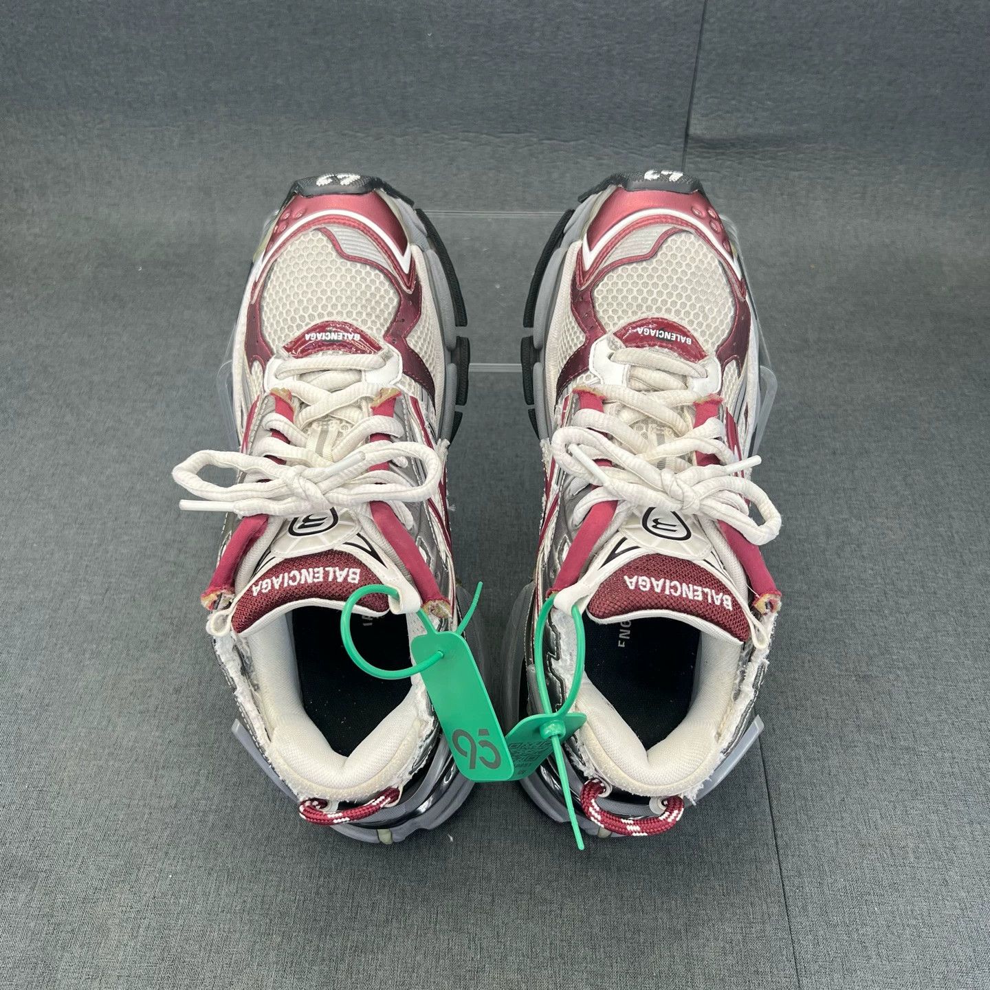 balenciaga low top sneakeres