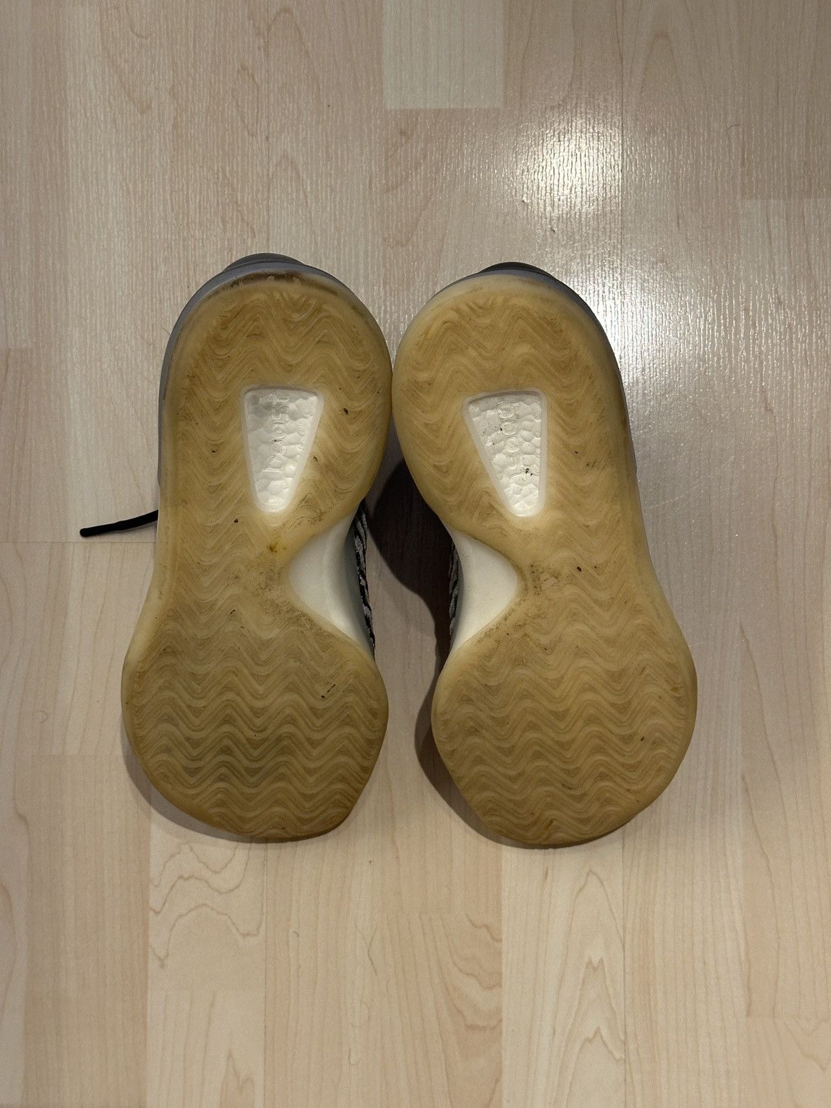 Adidas YZY QNTM Size US 11 / EU 44 - 6 Thumbnail