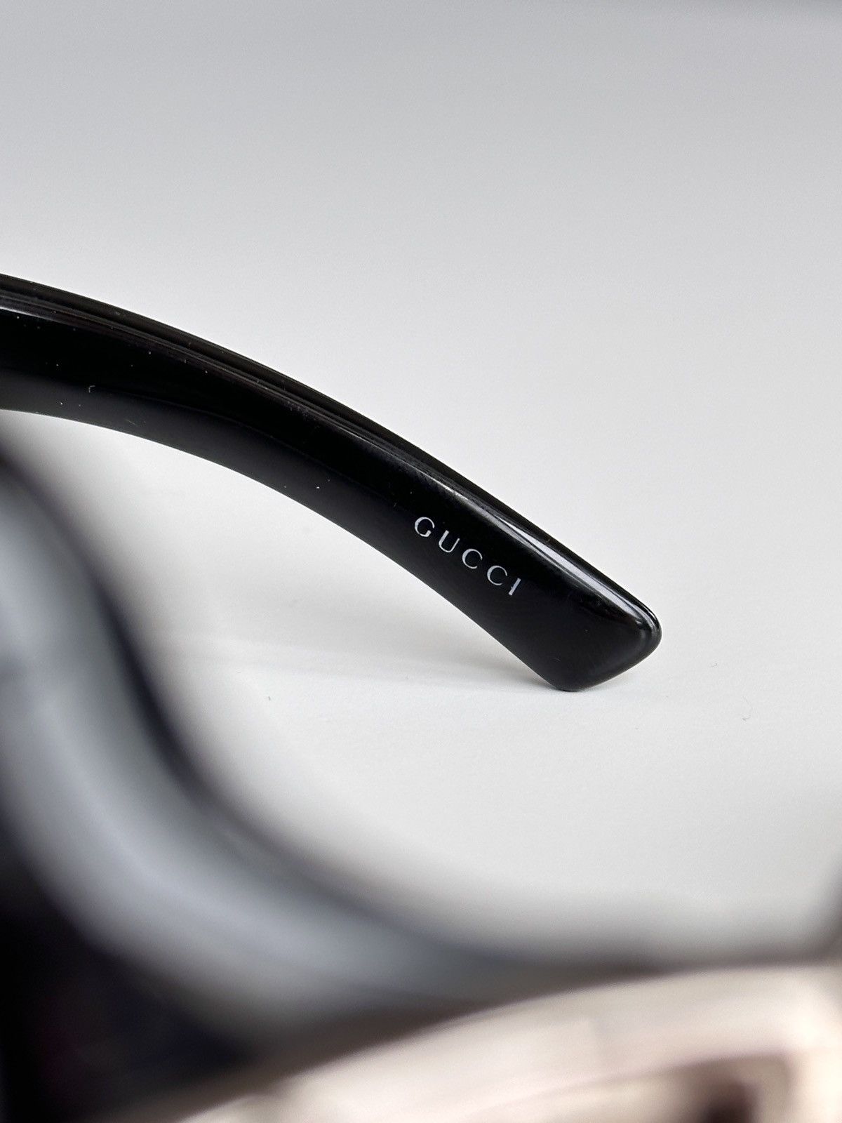 Gucci GUCCI Shield Buckle Logo Oversized Black Sunglasses GG2591/S Size ONE SIZE - 7 Thumbnail