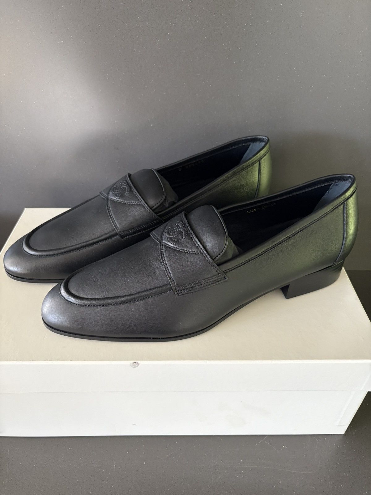 Chanel Men’s stitched logo loafers EU43