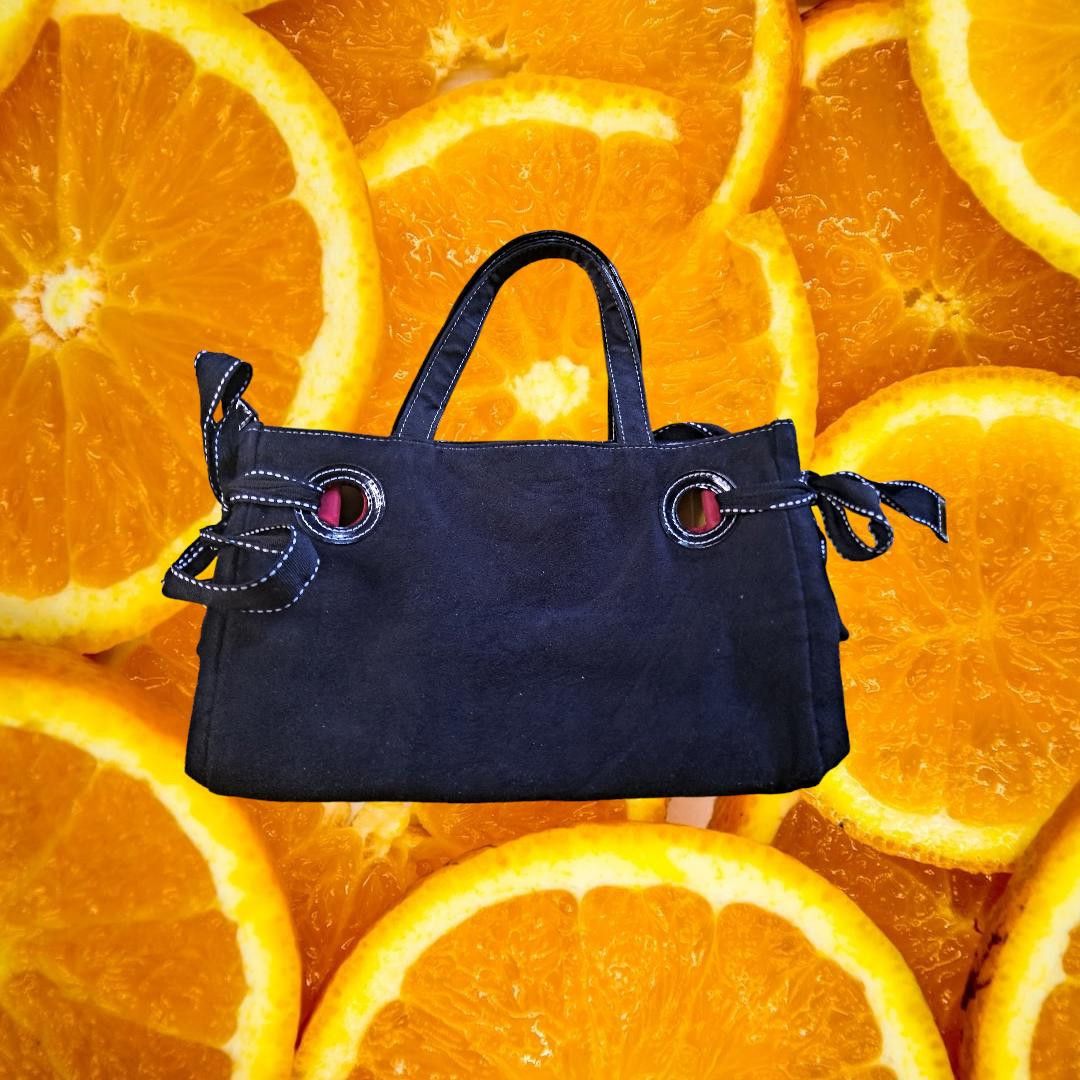 Tommy Hilfiger Tommy Hilfiger Black Hand Bag Purse With Red Lining Size ONE SIZE - 1 Thumbnail