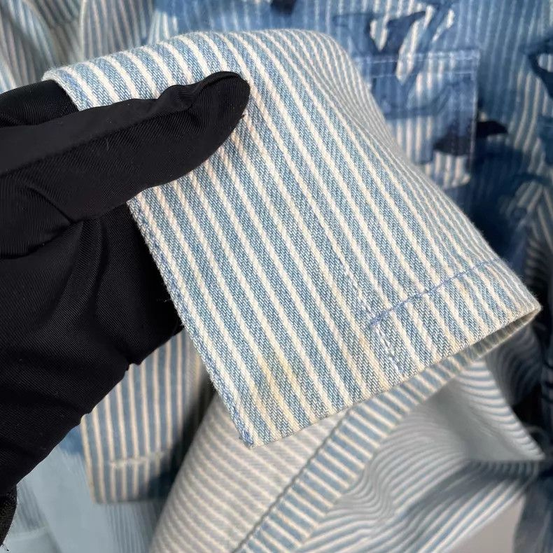 Louis Vuitton Louis Vuitton Blue ink stripe smudged logo long shirt Size US M / EU 48-50 / 2 - 9 Thumbnail
