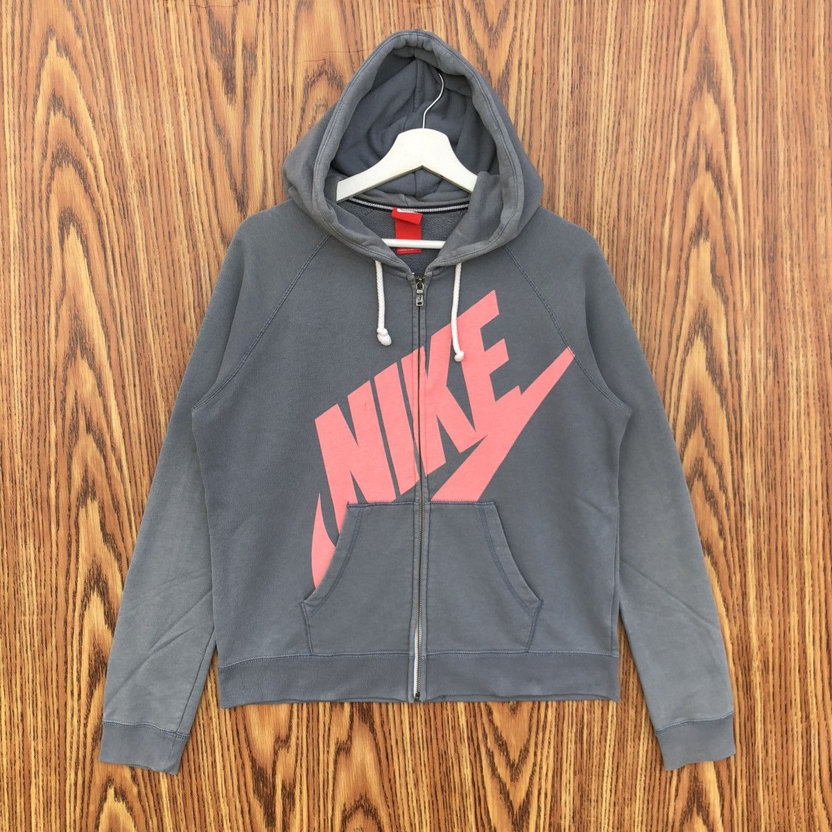 Nike Vintage Nike Swoosh Hoodie Zipper Sweatshirt Size US L / EU 52-54 / 3 - 1 Thumbnail