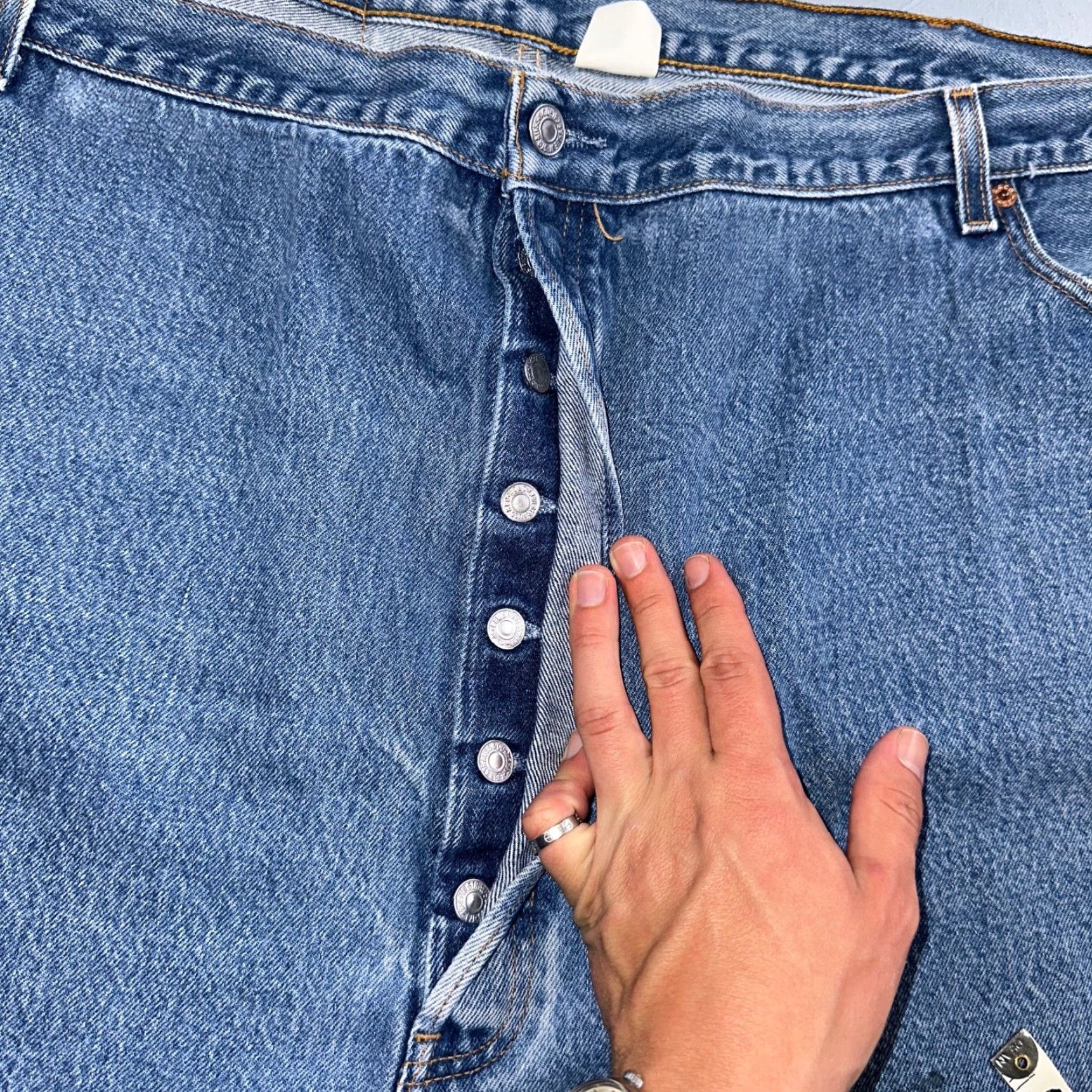 Levi's VINTAGE Levi's 501 Jeans Men 56 Regular Mid Rise Straight Leg Light Wash Denim 90s USA Size US 40 / EU 56 - 7 Thumbnail