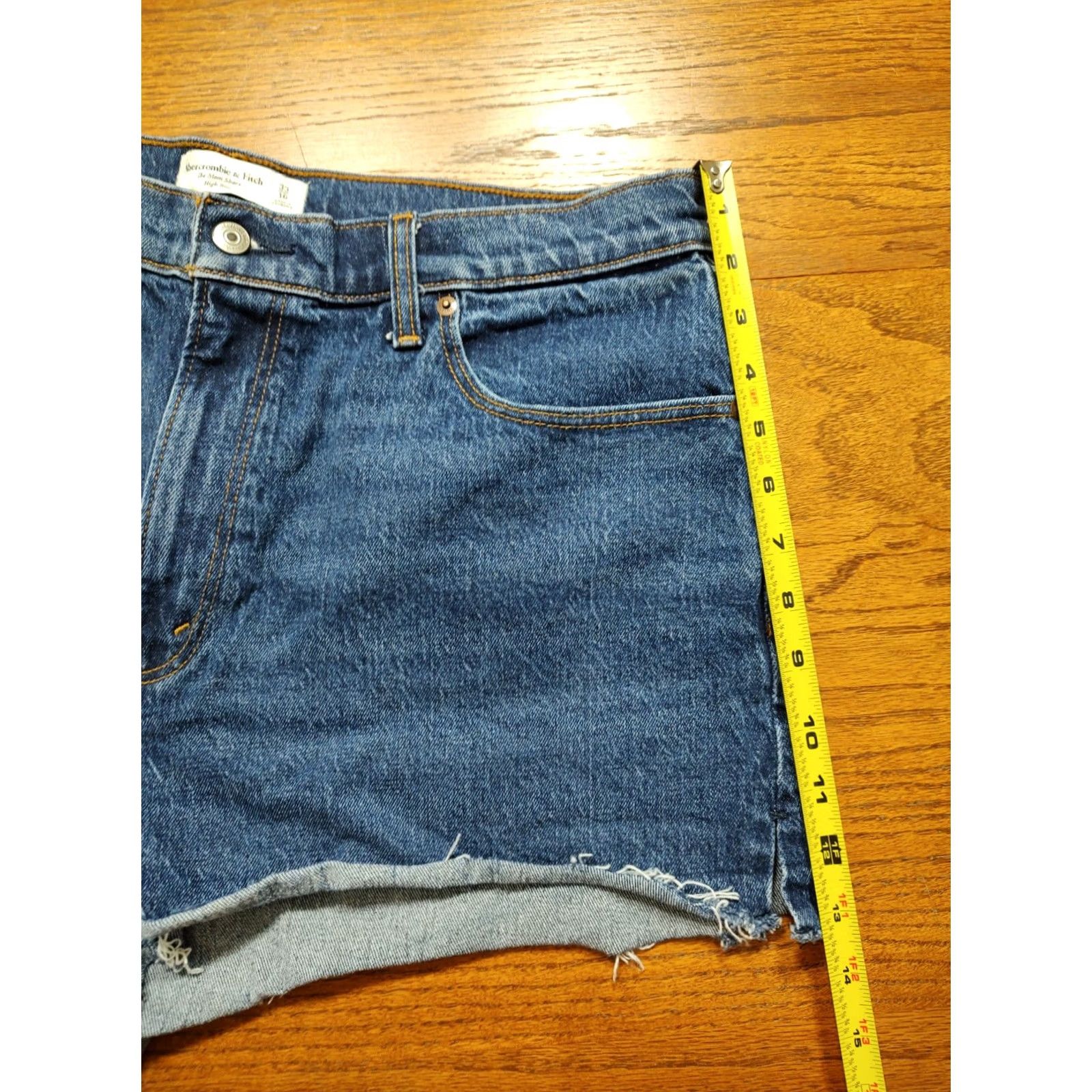 Abercrombie & Fitch Abercrombie & Fitch The Mom Short High Rise Cut Off Womens 33/16 Dark Blue Denim 90s Size 24" / US 00 / IT 34 - 7 Thumbnail