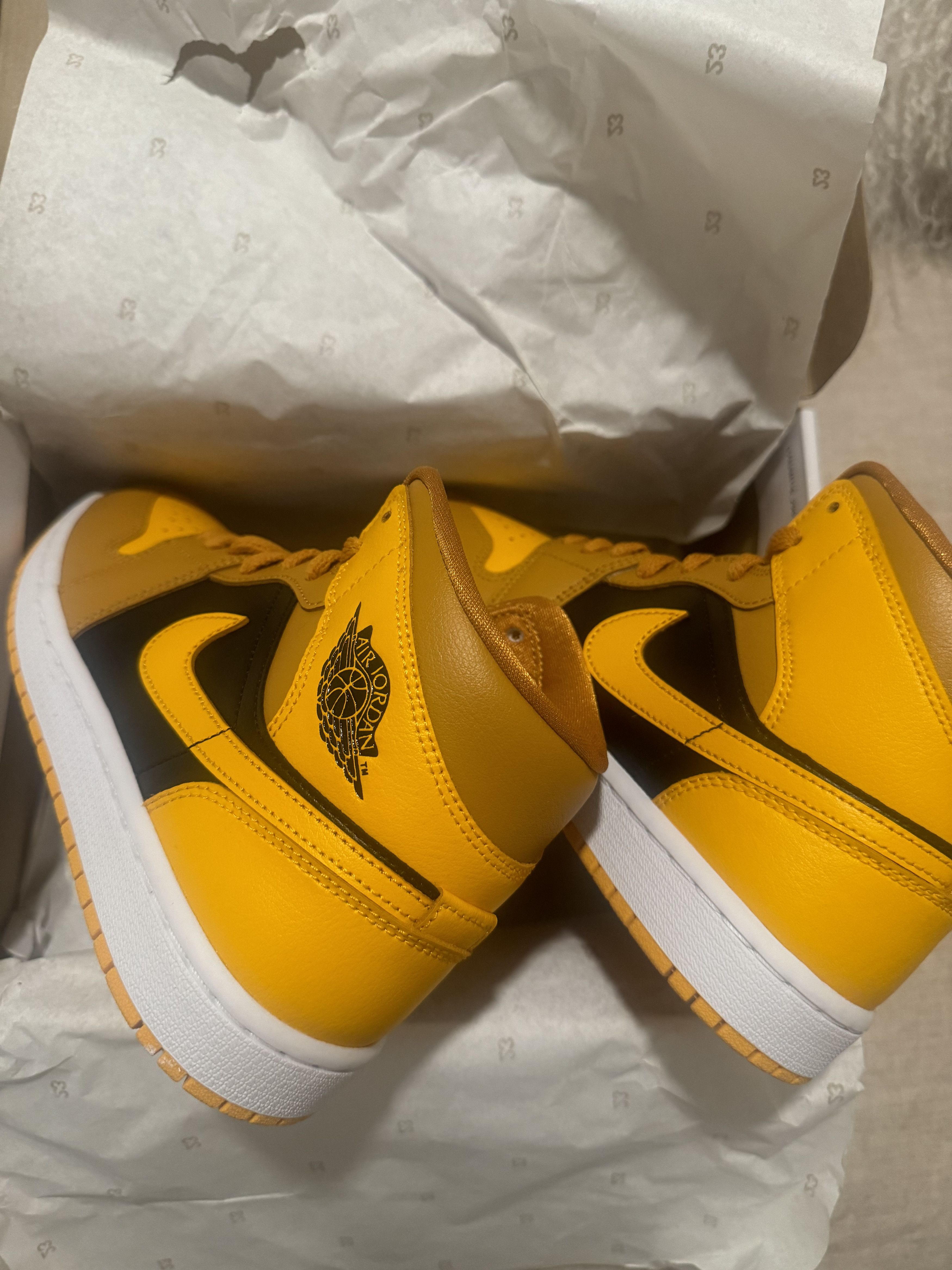 Jordan Brand × Nike NIB Women’s Air Jordan 1 Mid Chutney Size US 7.5 / IT 37.5 - 4 Thumbnail