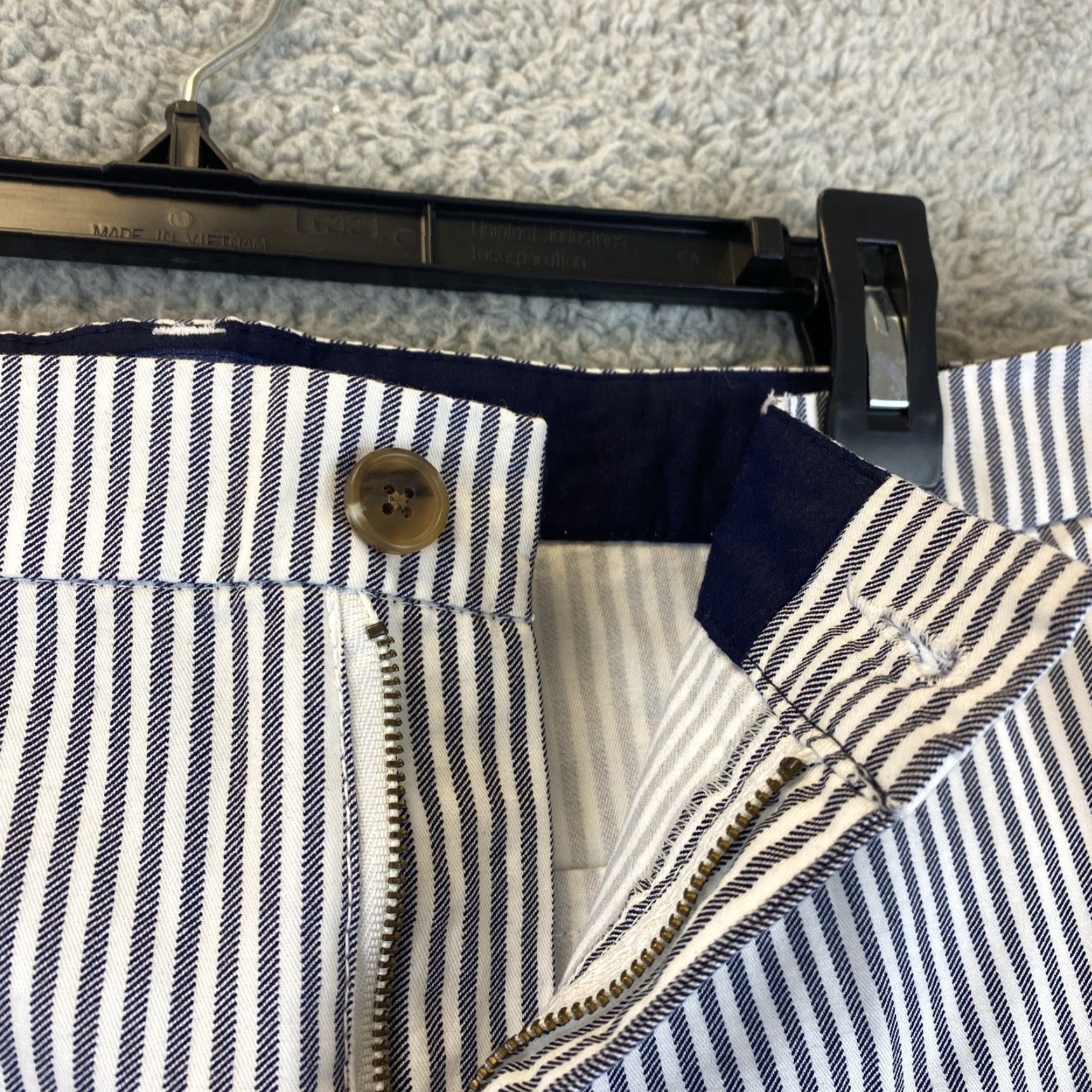 Old Navy VINTAGE Old Navy Womens Shorts Size 12 Chino Blue White Striped 34In Waist Size 34" / US 12 / IT 48 - 3 Thumbnail
