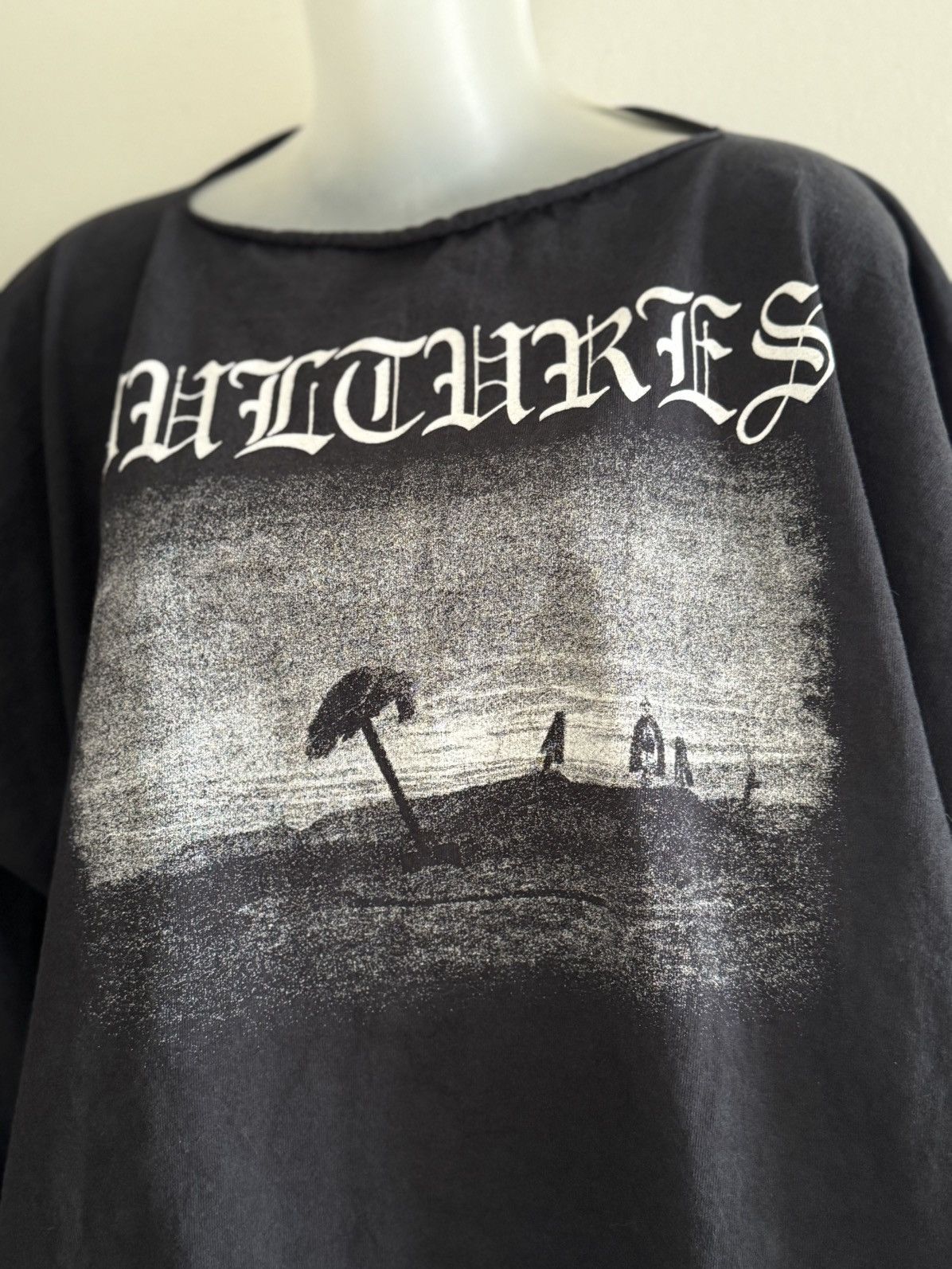 eezy Vultures Volume 1 Long Sleeve T-Shirt Kanye West Size 2