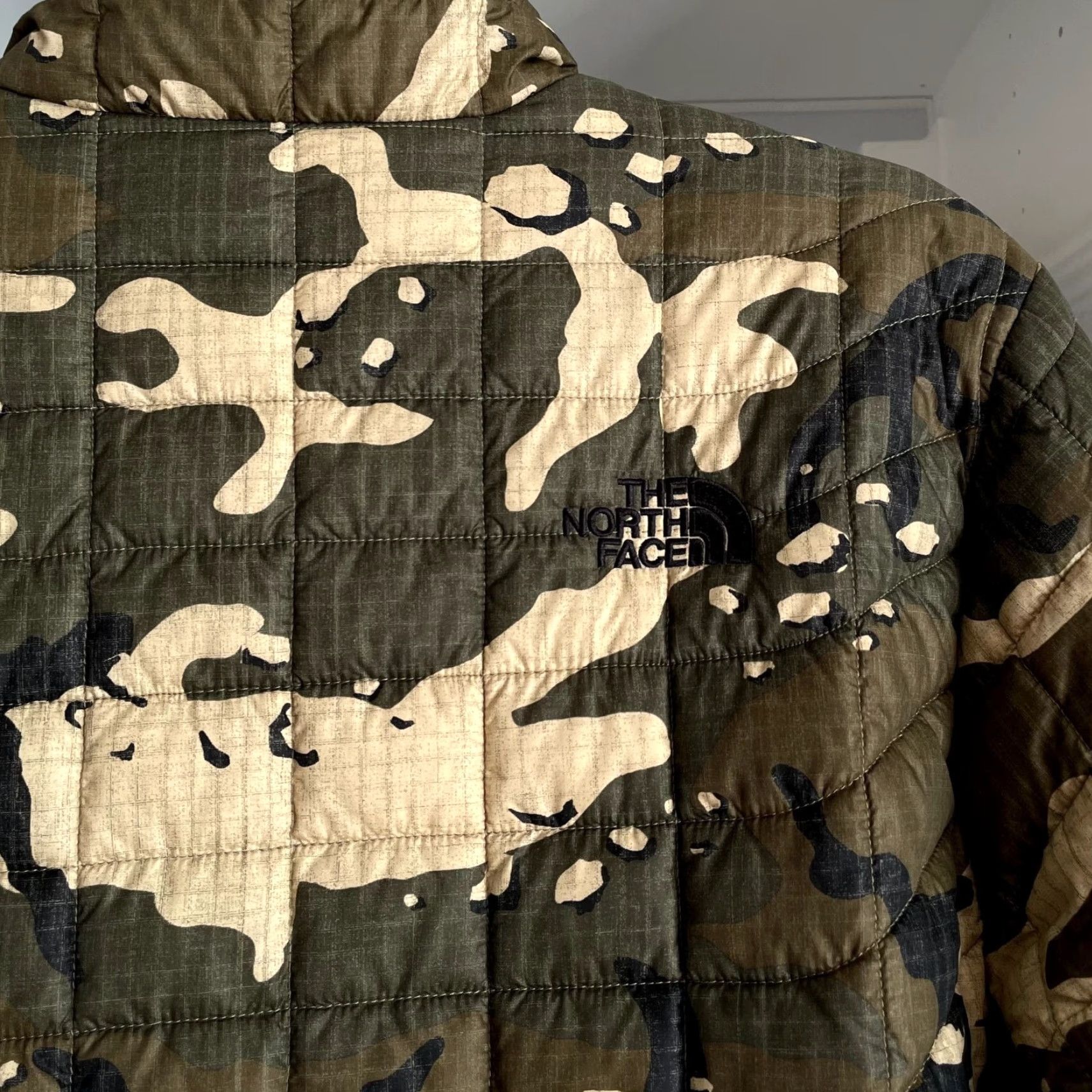 The North Face VINTAGE? No, it's not vintage. The North Face ThermoBall Trekker Jacket Woodchip Camo Size S Customized Size US S / EU 44-46 / 1 - 4 Thumbnail