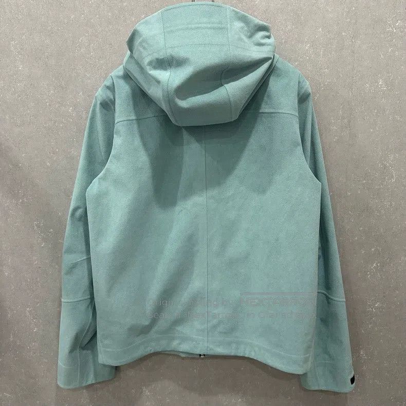 Louis Vuitton Louis Vuitton Small logo embossed on the chest, full of lo Size US M / EU 48-50 / 2 - 2 Thumbnail
