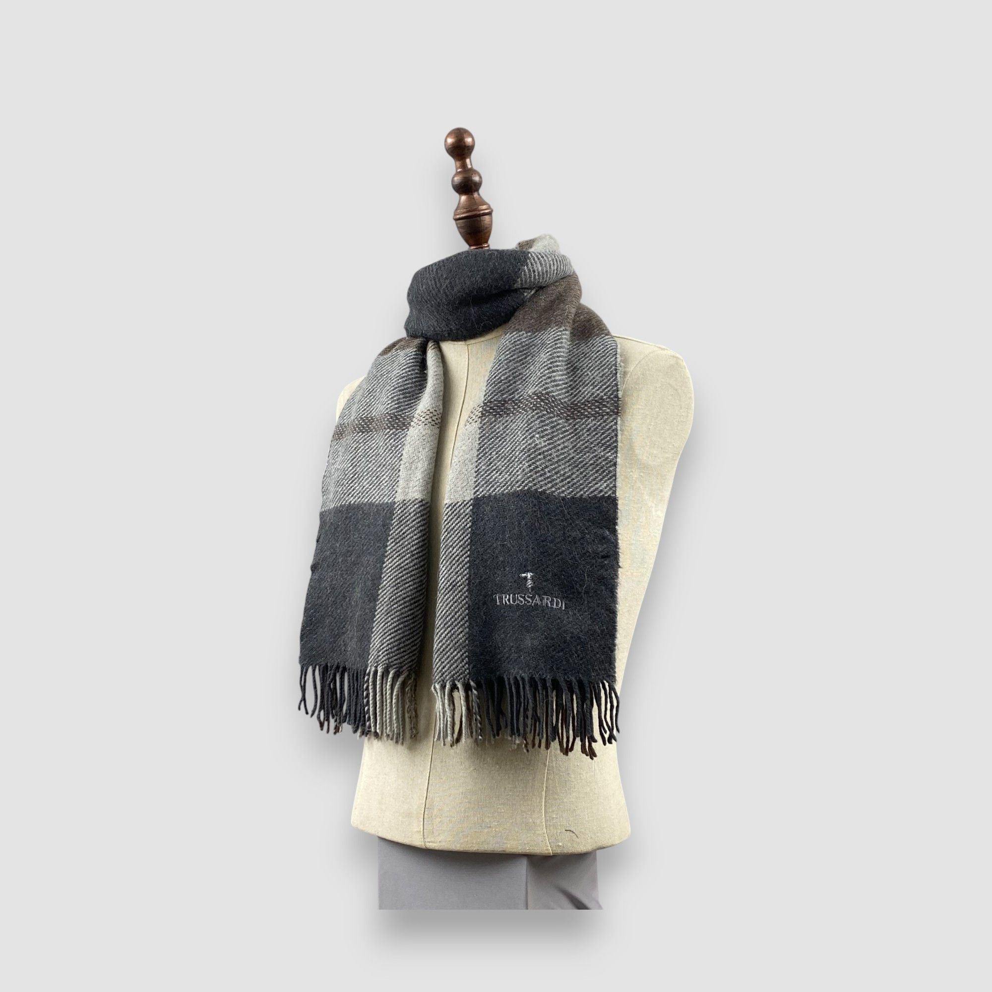 Trussardi Vintage Trussardi Scarf Muffler Wool Stole Shawls Scarves Size ONE SIZE - 2 Thumbnail